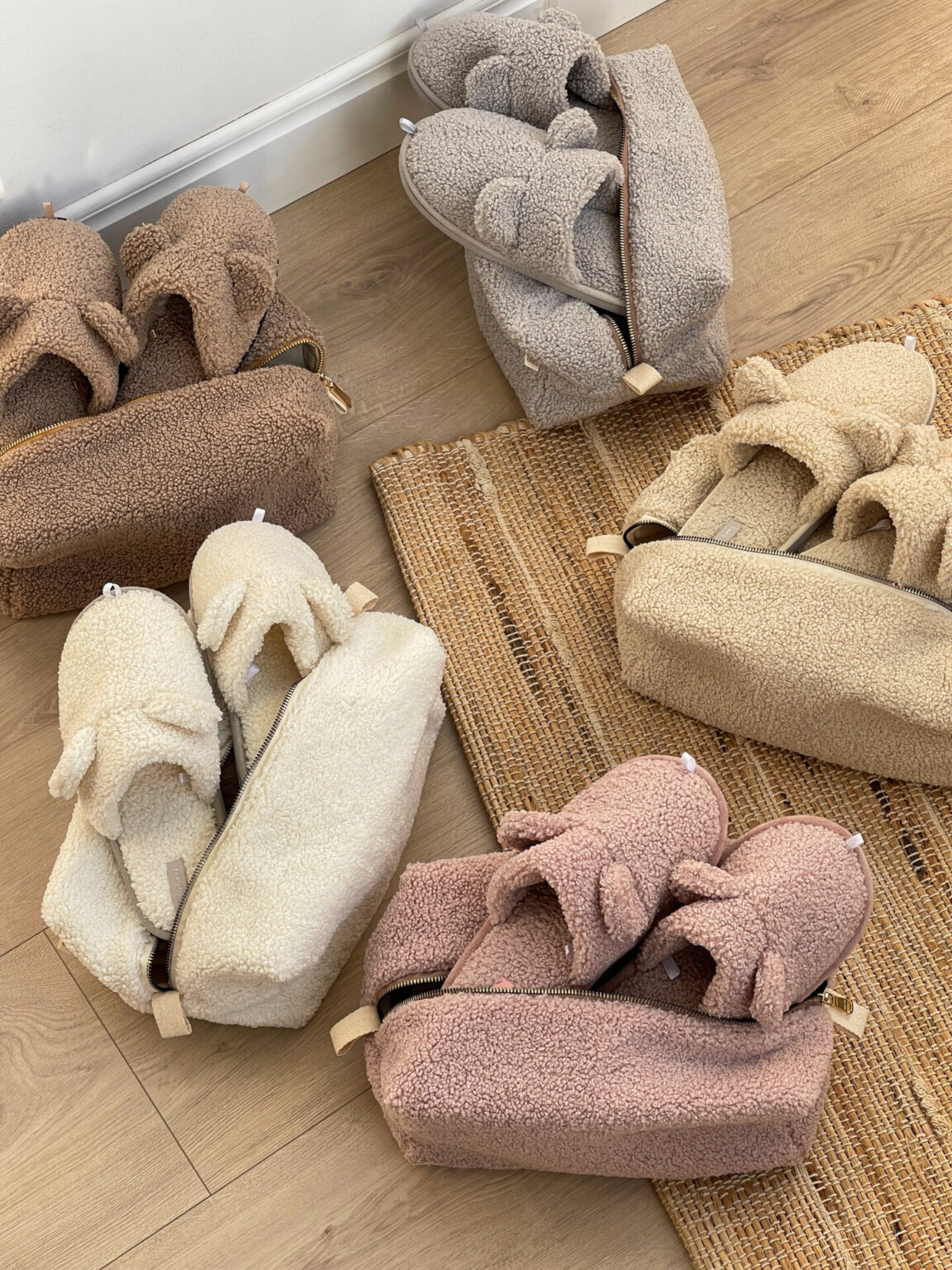 Подарунковий набір TEDDY pink (косметичка, капці)