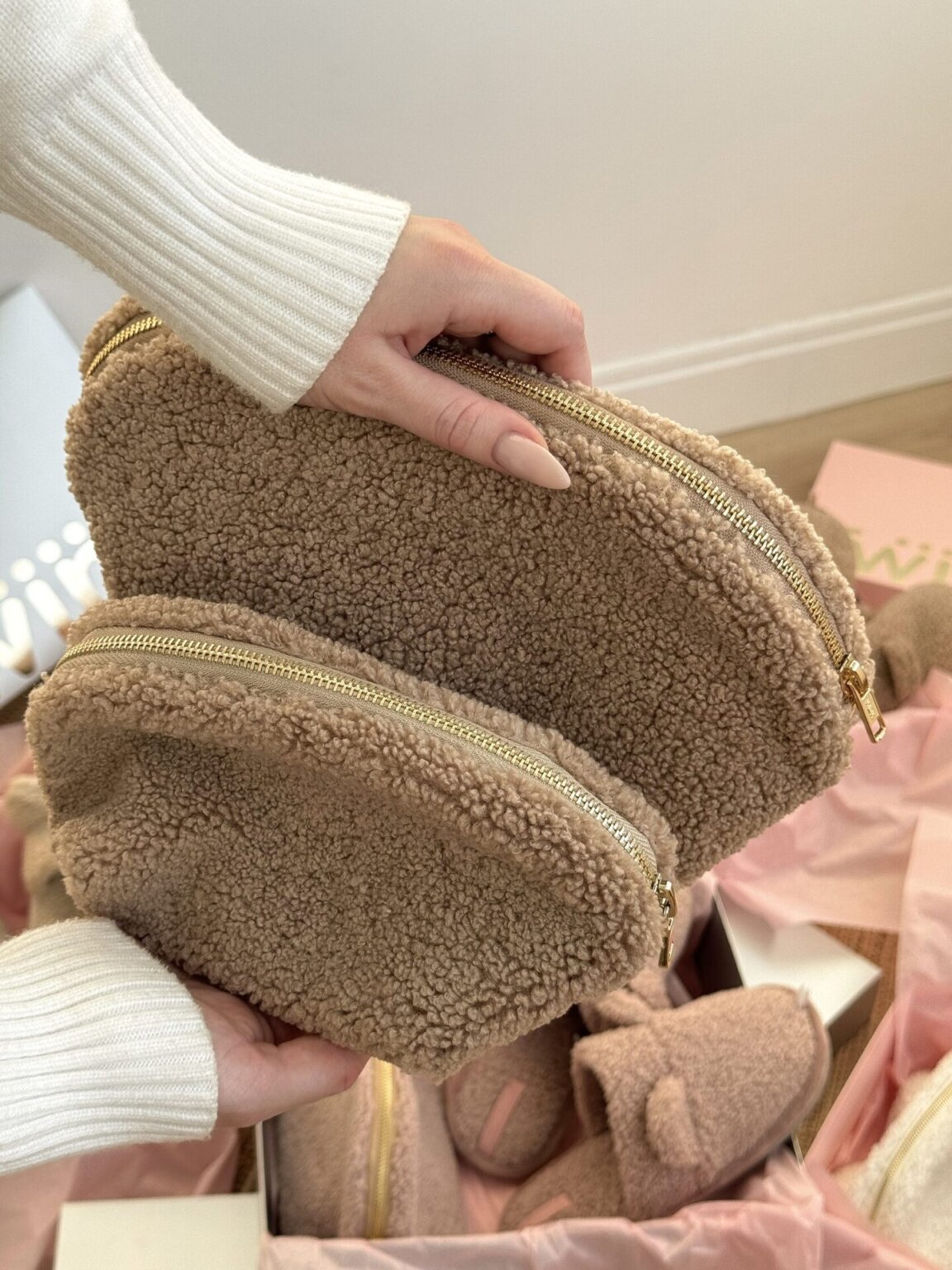 Подарунковий набір TEDDY brown (косметичка, капці, пакування рожеве)