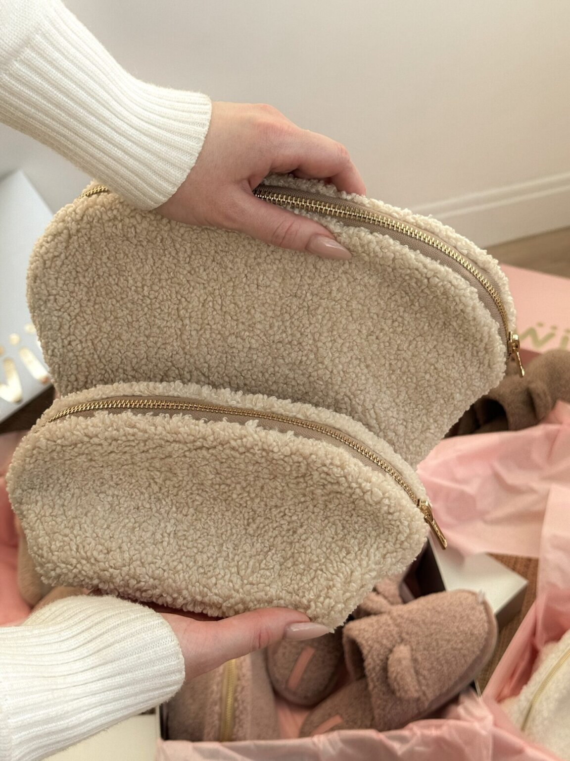 Подарунковий набір TEDDY milk (косметичка, капці, пакування рожеве)