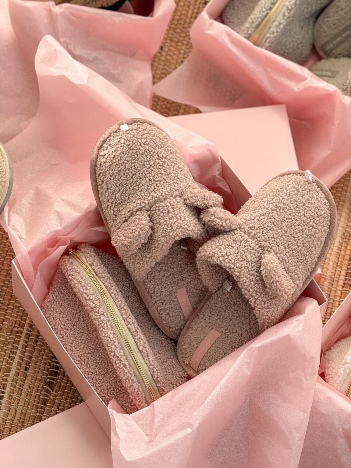 Подарунковий набір TEDDY pink (косметичка, капці, пакування рожеве)