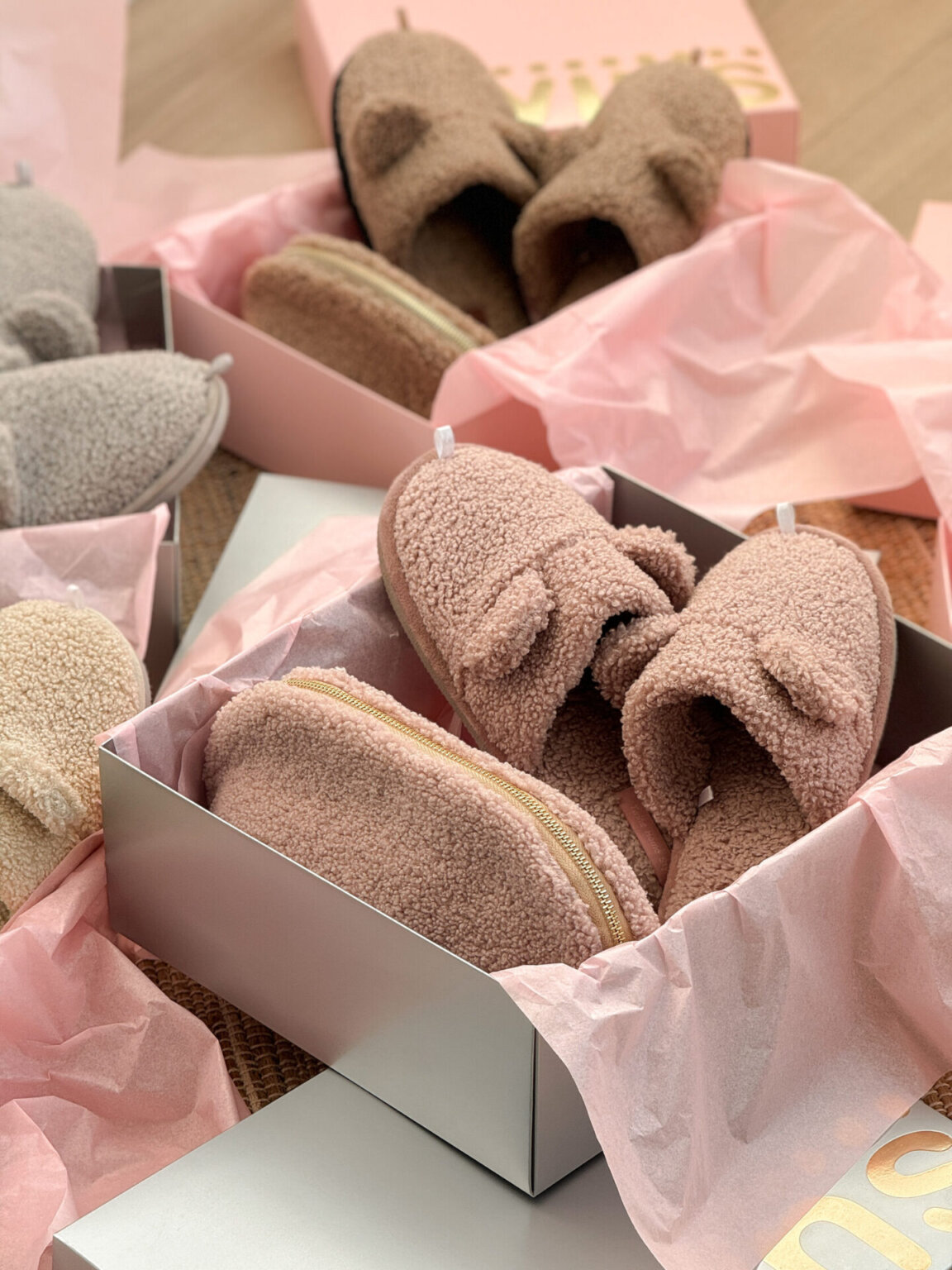 Подарунковий набір TEDDY pink (косметичка, капці, пакування сіре)