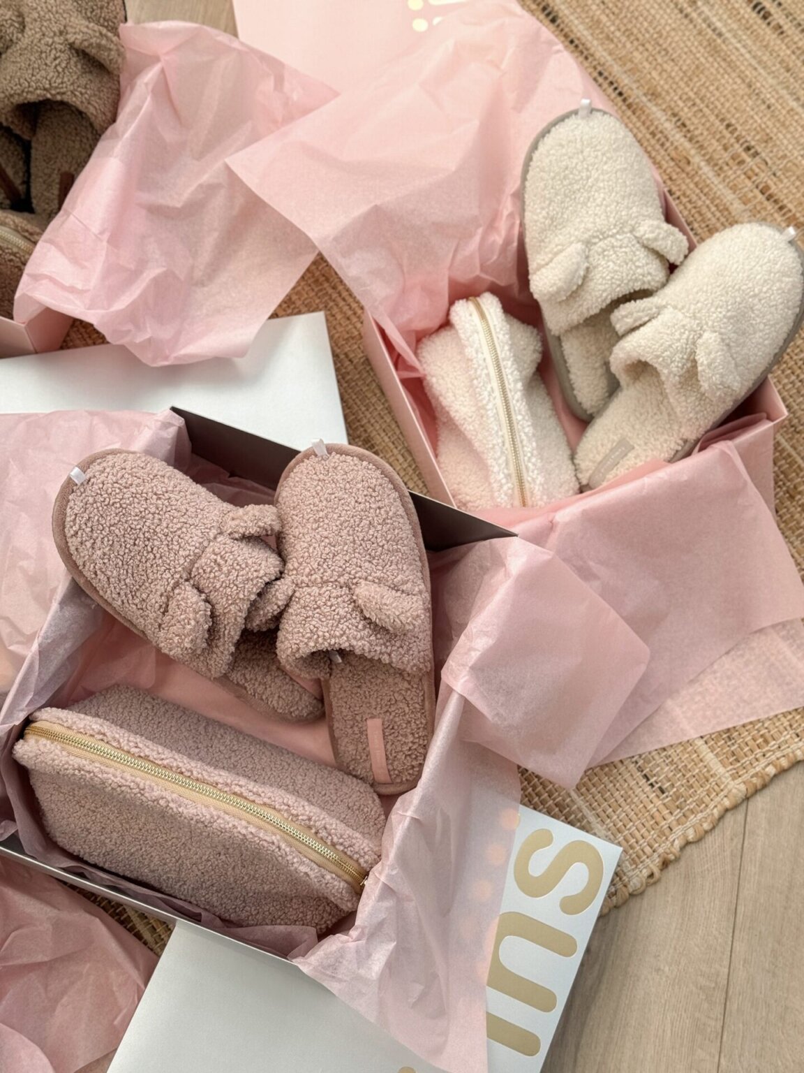 Подарунковий набір TEDDY pink (косметичка, капці, пакування сіре)