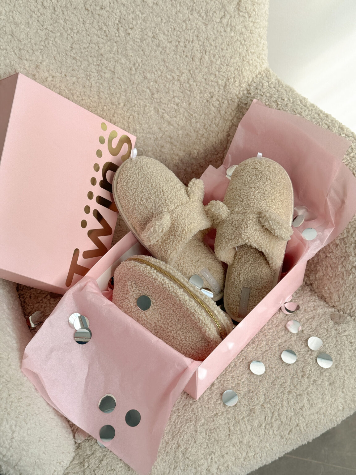 Подарунковий набір TEDDY milk (косметичка, капці, пакування рожеве)