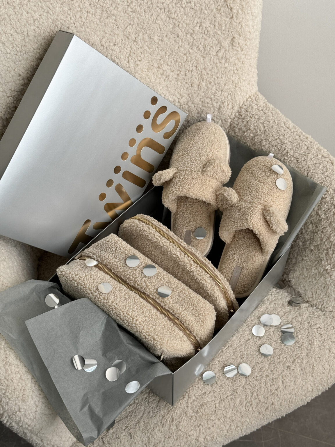 Подарунковий набір TEDDY milk (косметичка, капці, пакування сіре)