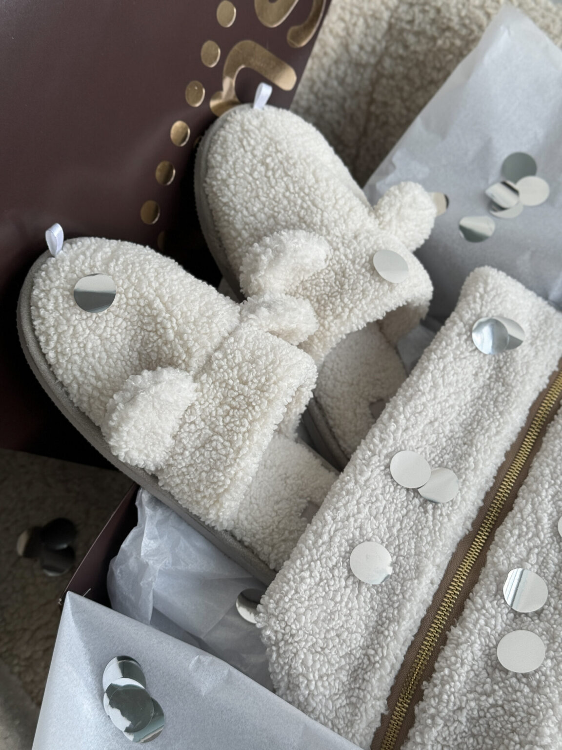 Подарунковий набір TEDDY white (косметичка, капці, пакування коричневе)
