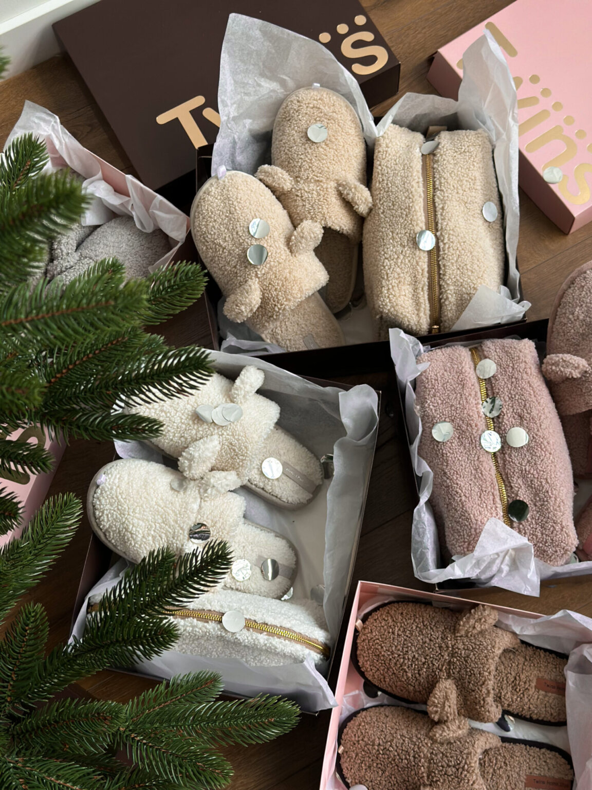Подарунковий набір TEDDY milk (косметичка, капці, пакування коричневе)