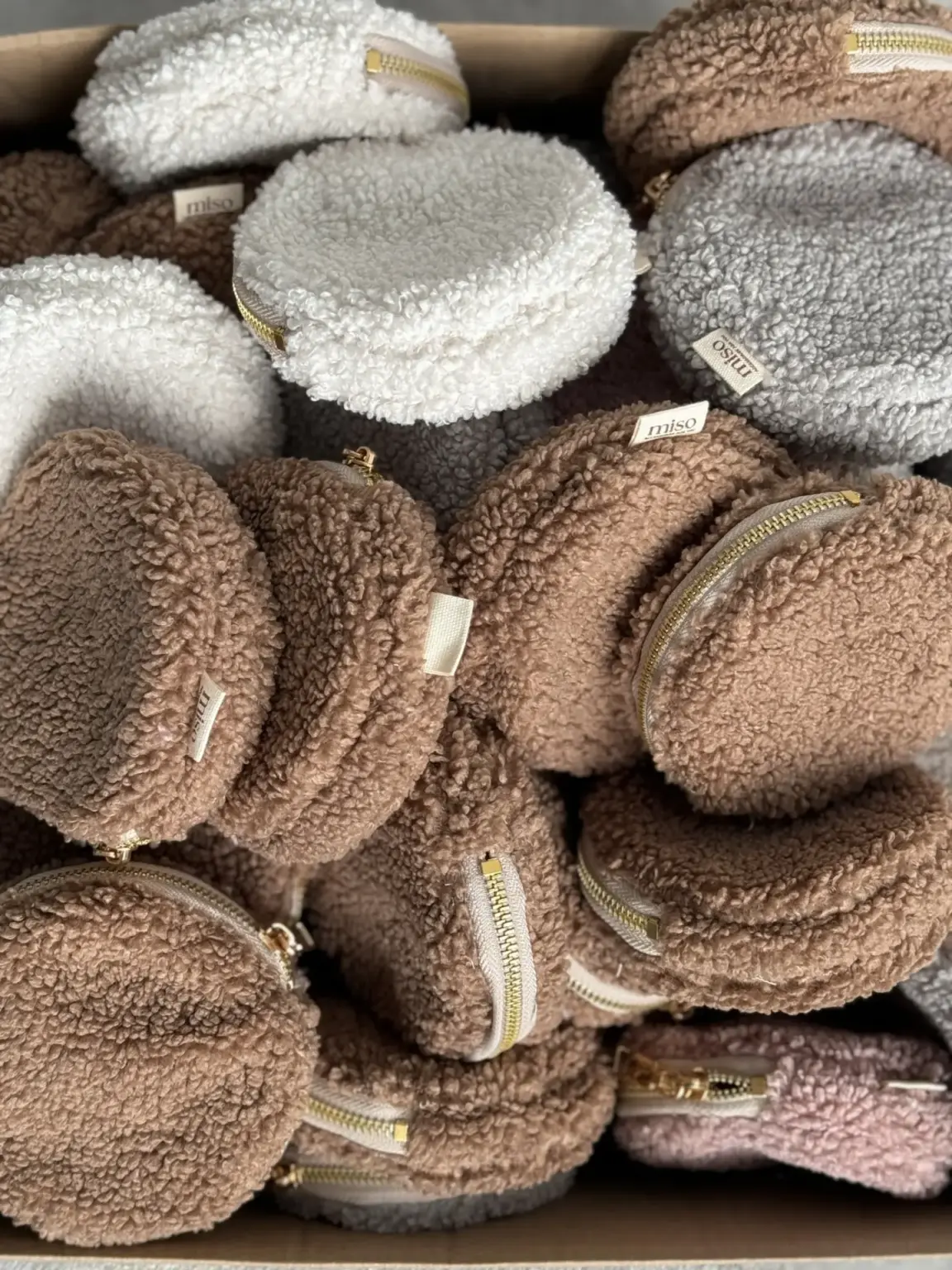 Косметичка TEDDY коричневого кольору круг