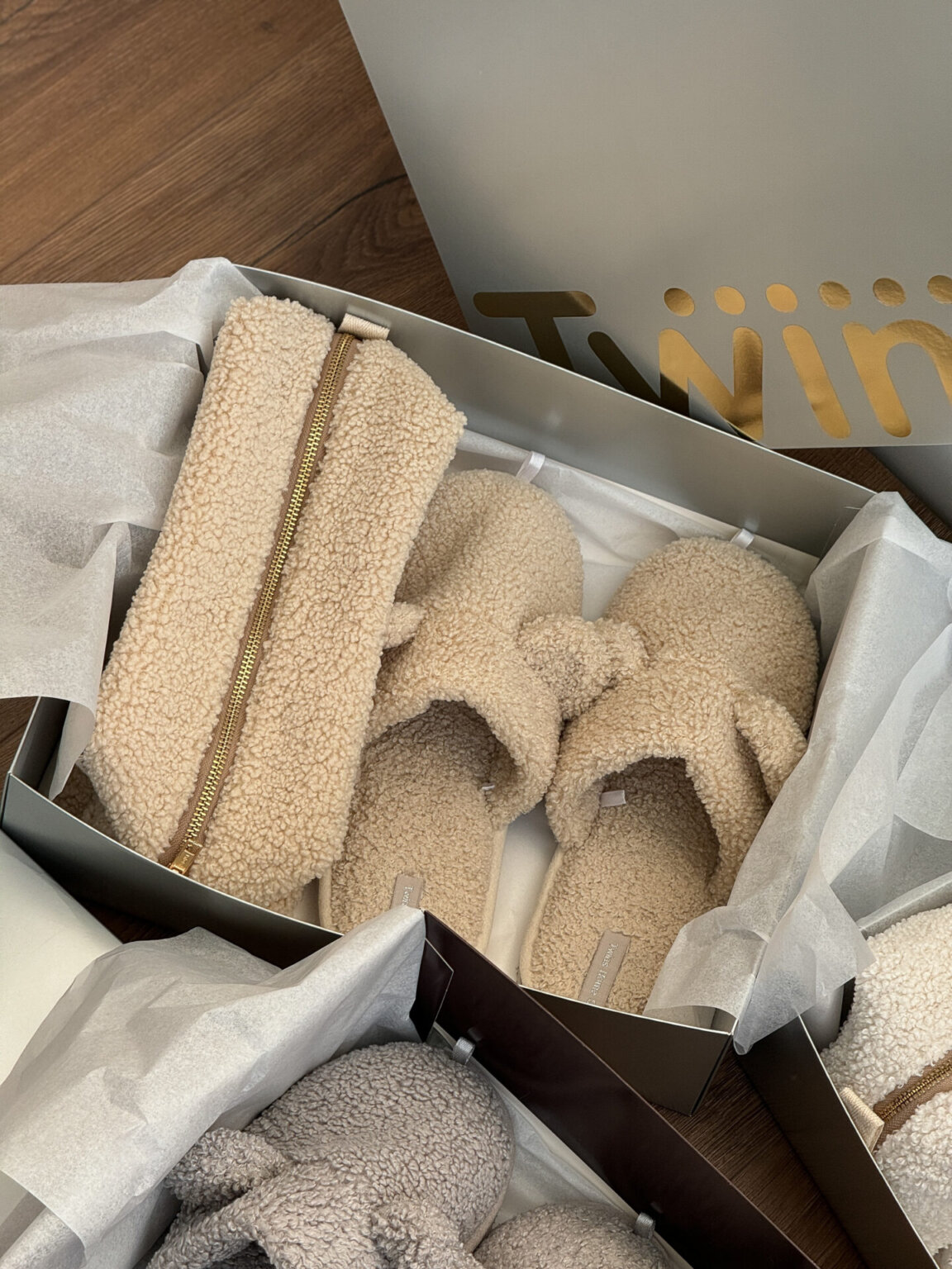 Подарунковий набір TEDDY milk (косметичка, капці, пакування коричневе)