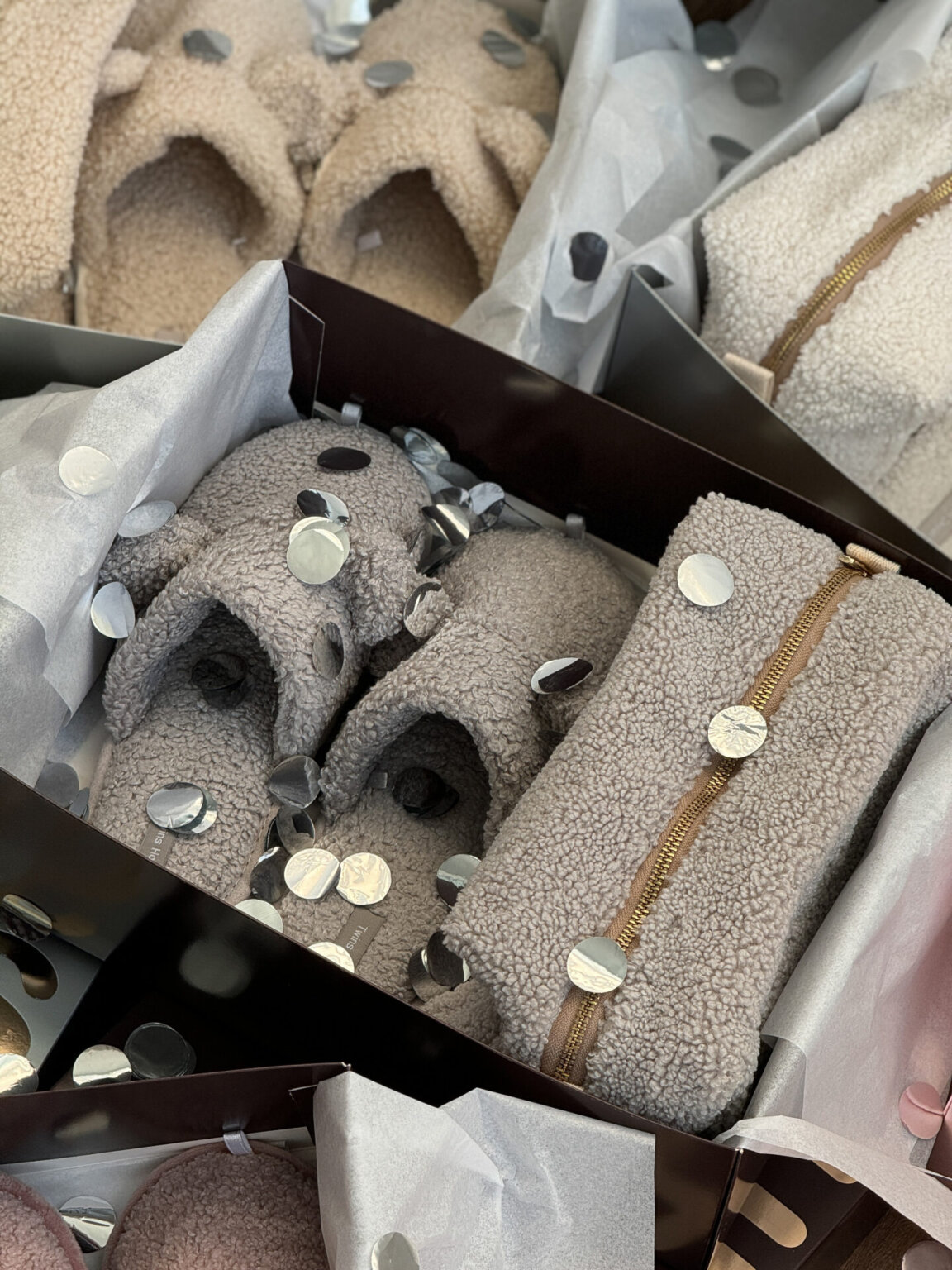 Подарунковий набір TEDDY grey (косметичка, капці, пакування коричневе)
