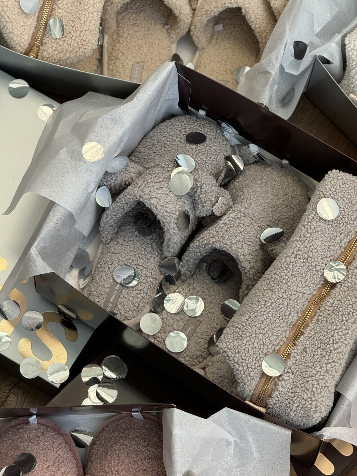 Подарунковий набір TEDDY grey (косметичка, капці, пакування коричневе)