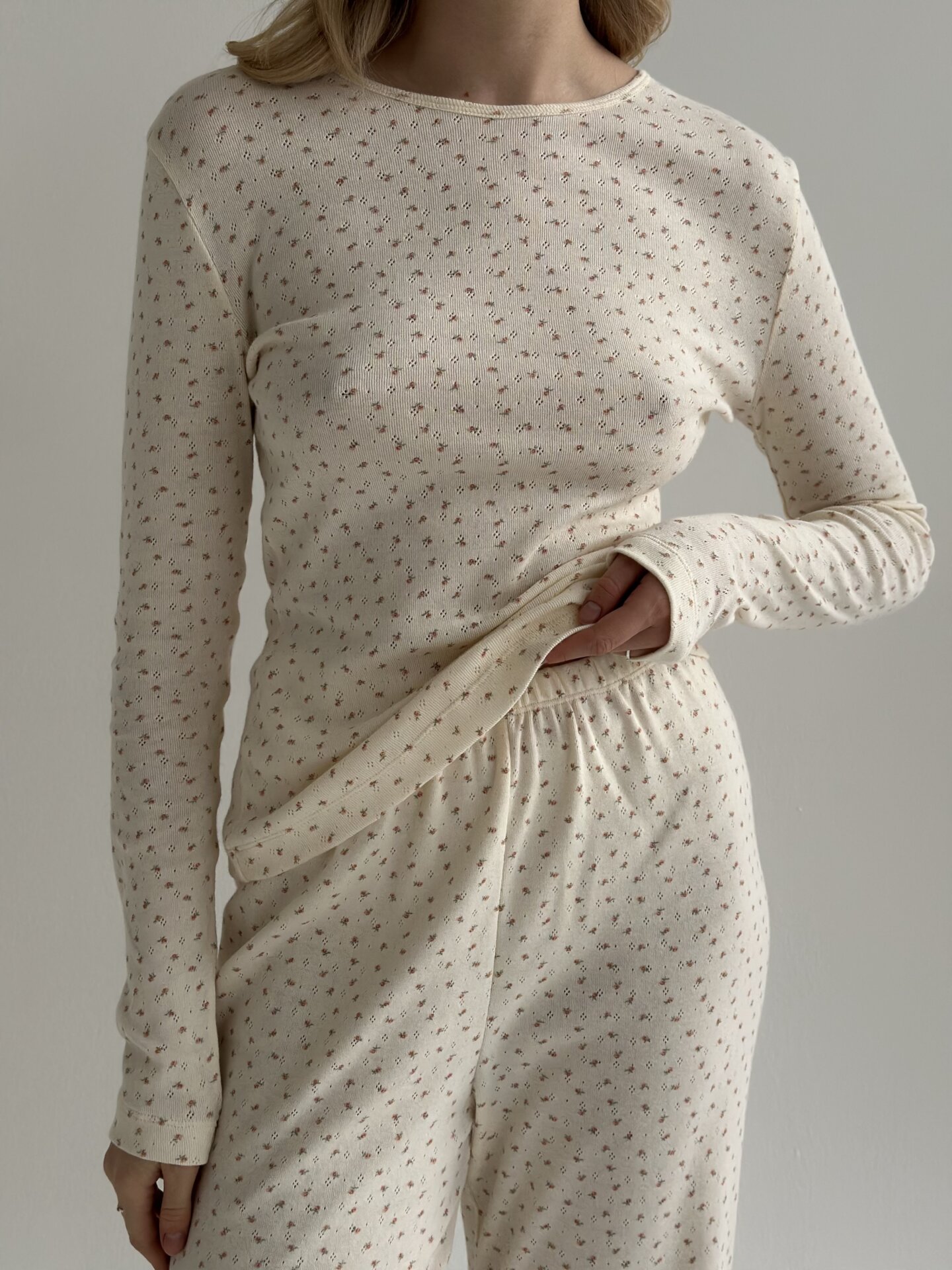 Рібана лонгслів молочний у троянду (без гудзика)