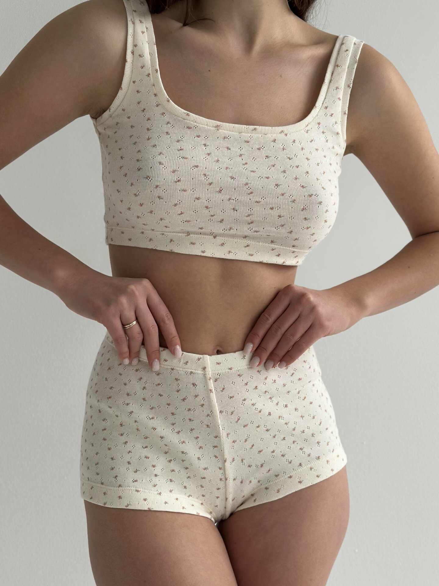 Рібана топ міні молочний у троянду