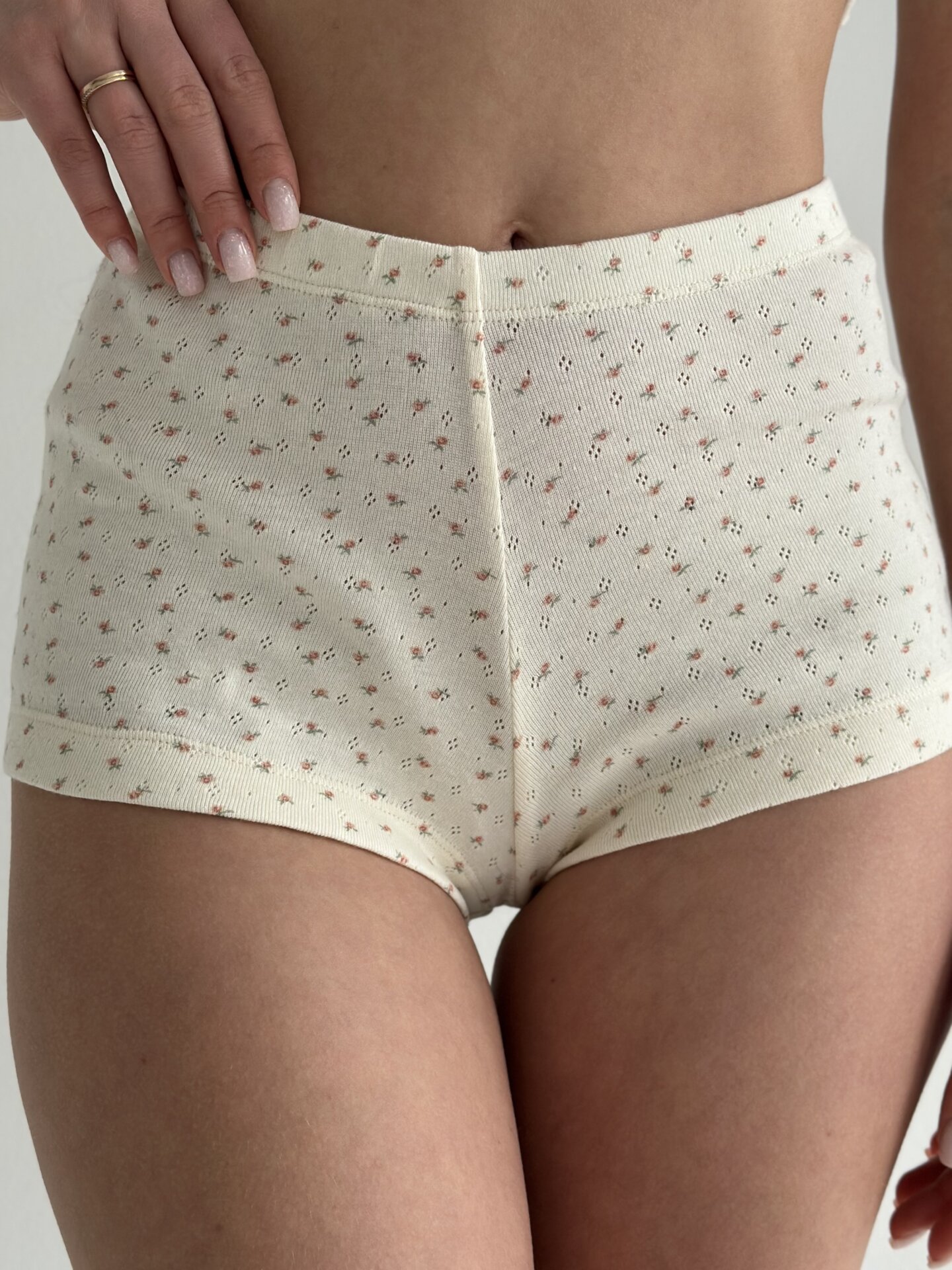 Рібана шорти міні молочні у троянду