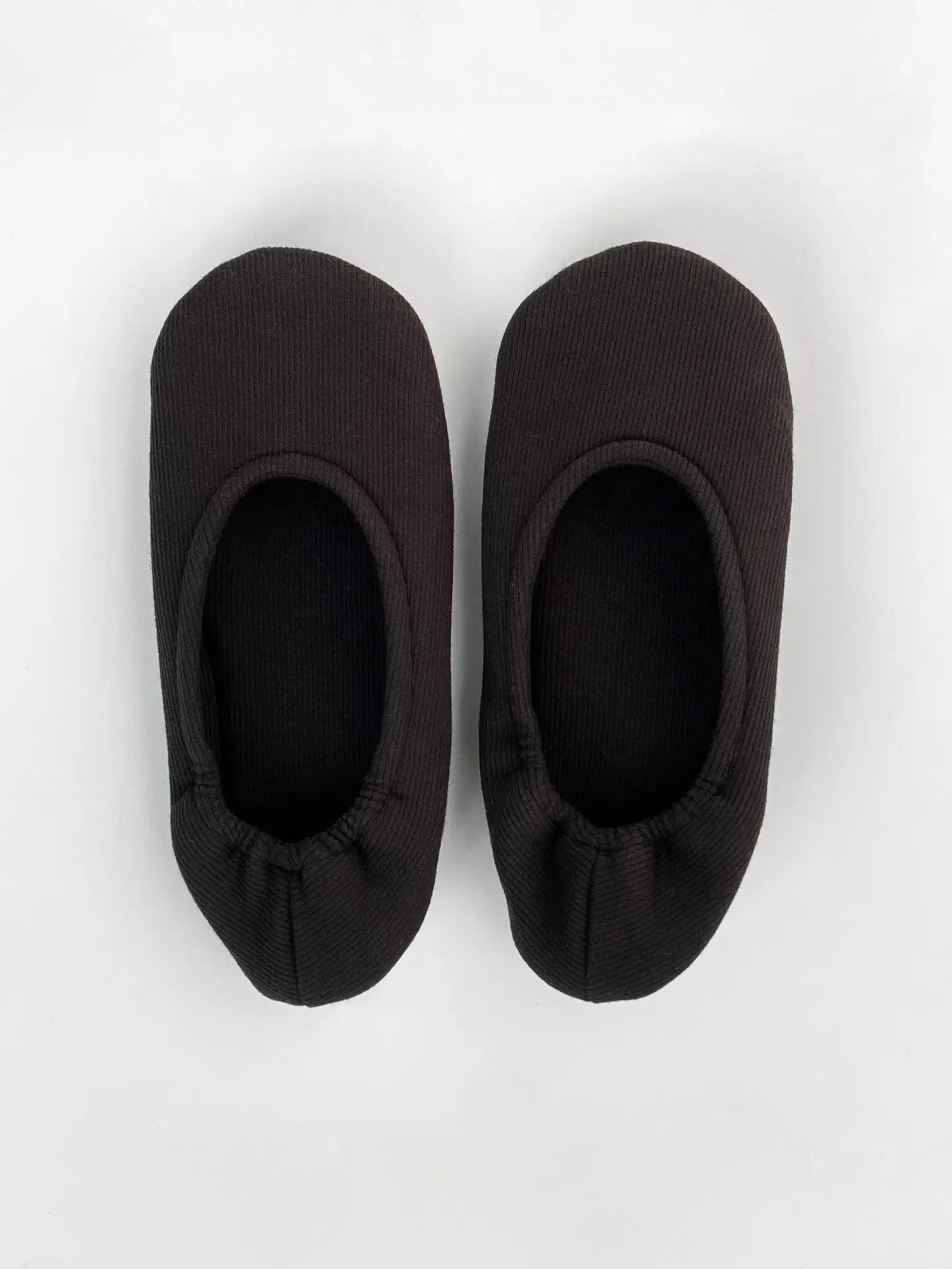 Капці домашні чешки жіночі трикотажні в рубчик чорні