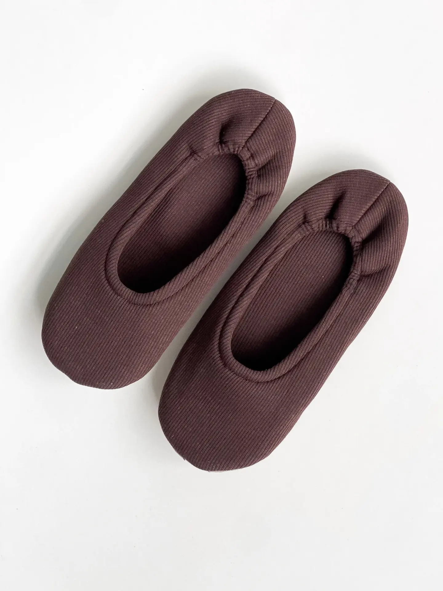 Капці домашні чешки жіночі трикотажні в рубчик коричневі