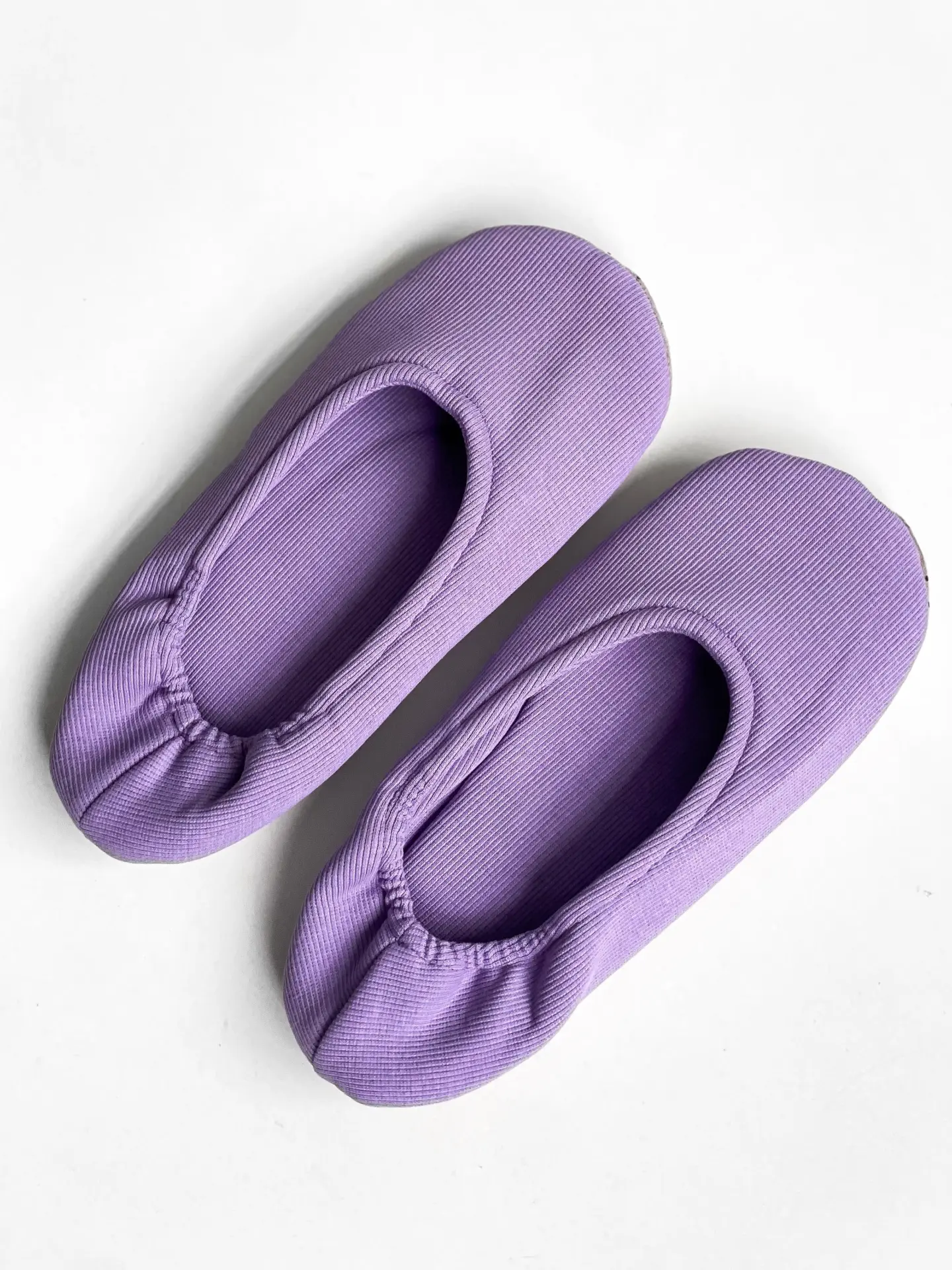 Капці домашні чешки жіночі трикотажні в рубчик бузкові