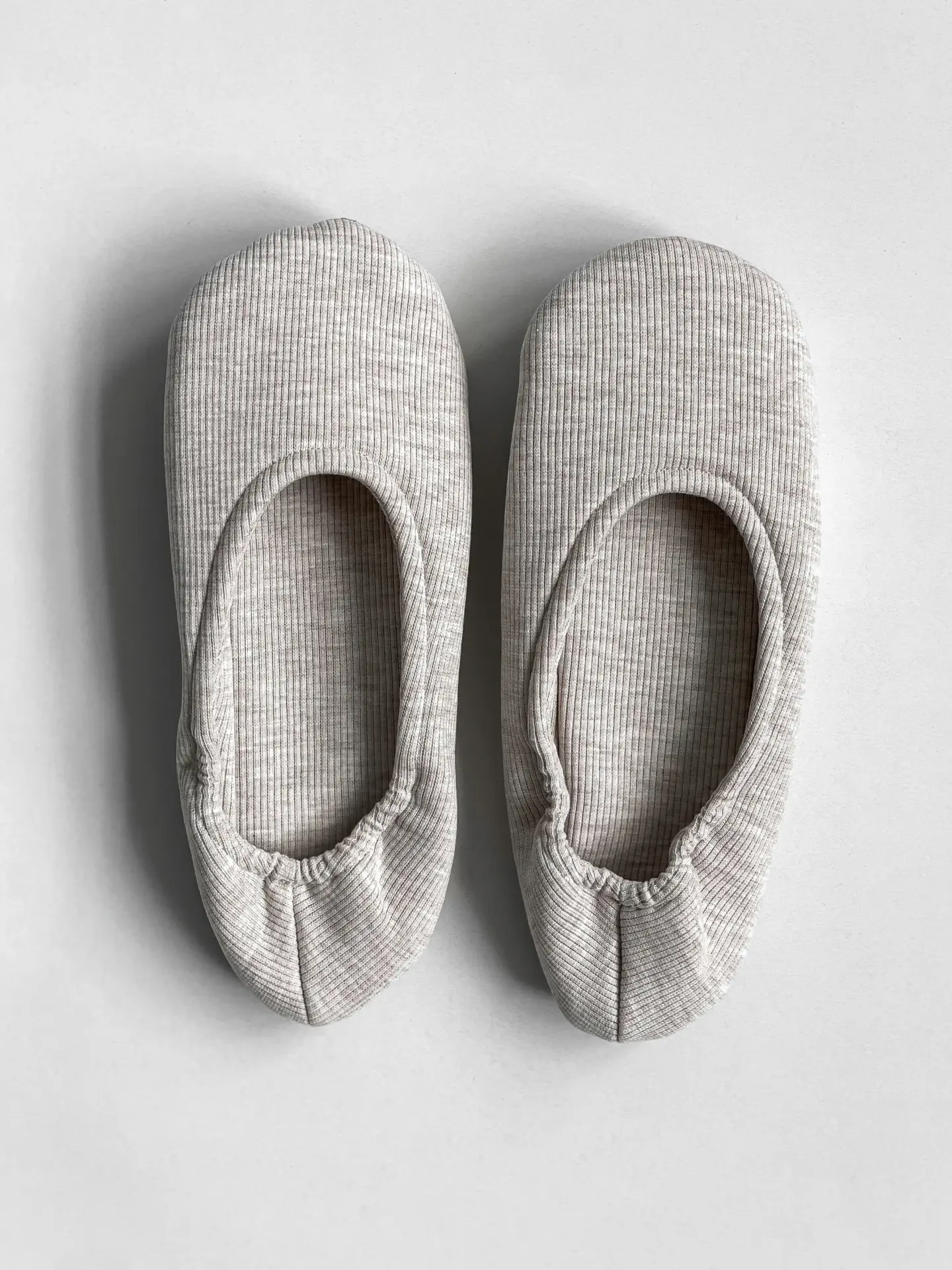 Капці домашні чешки жіночі трикотажні в рубчик молочні