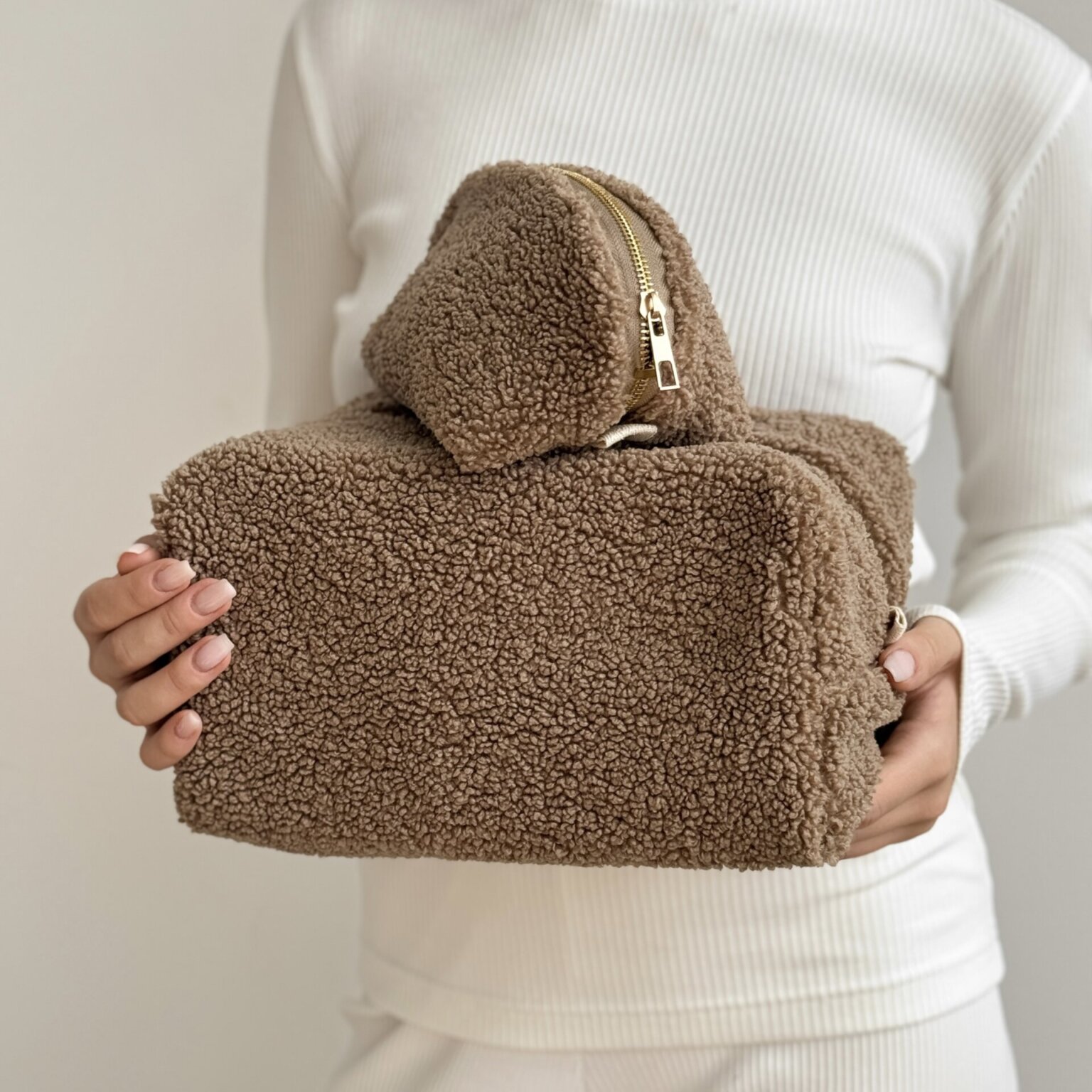 Косметичка TEDDY коричневого кольору велика