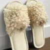 Капці домашні жіночі хутрянi молочні LARI (=)