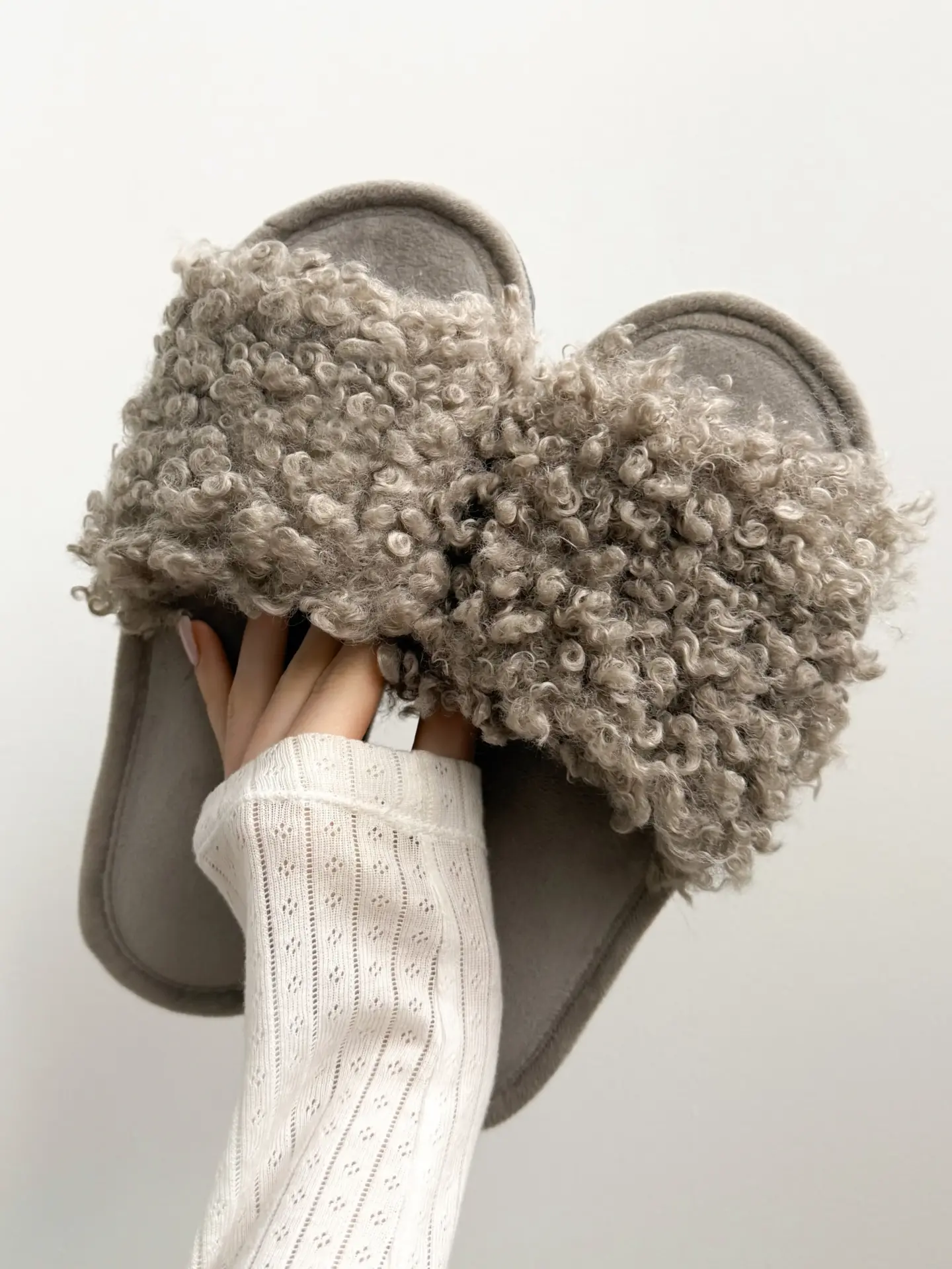 Капці домашні жіночі хутрянi сірі LARI (=)