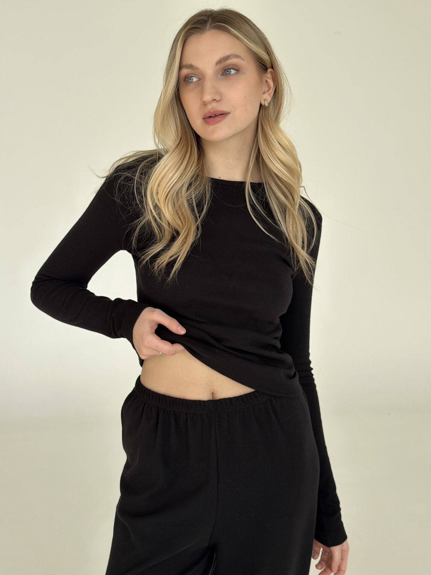 Рібана у крапку костюм трикотажний штани широкі та лонгслів чорний