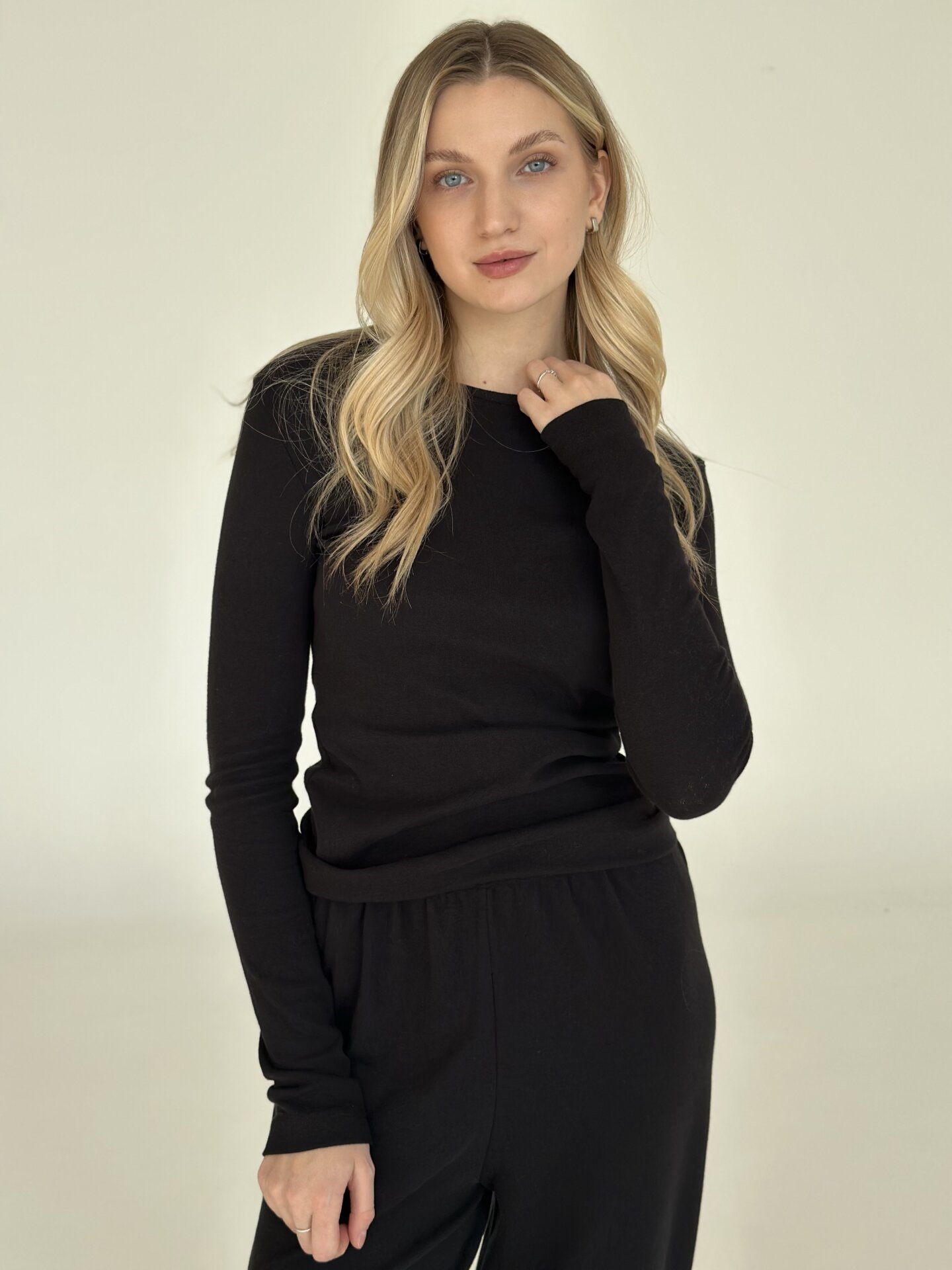 Рібана у крапку костюм трикотажний штани широкі та лонгслів чорний