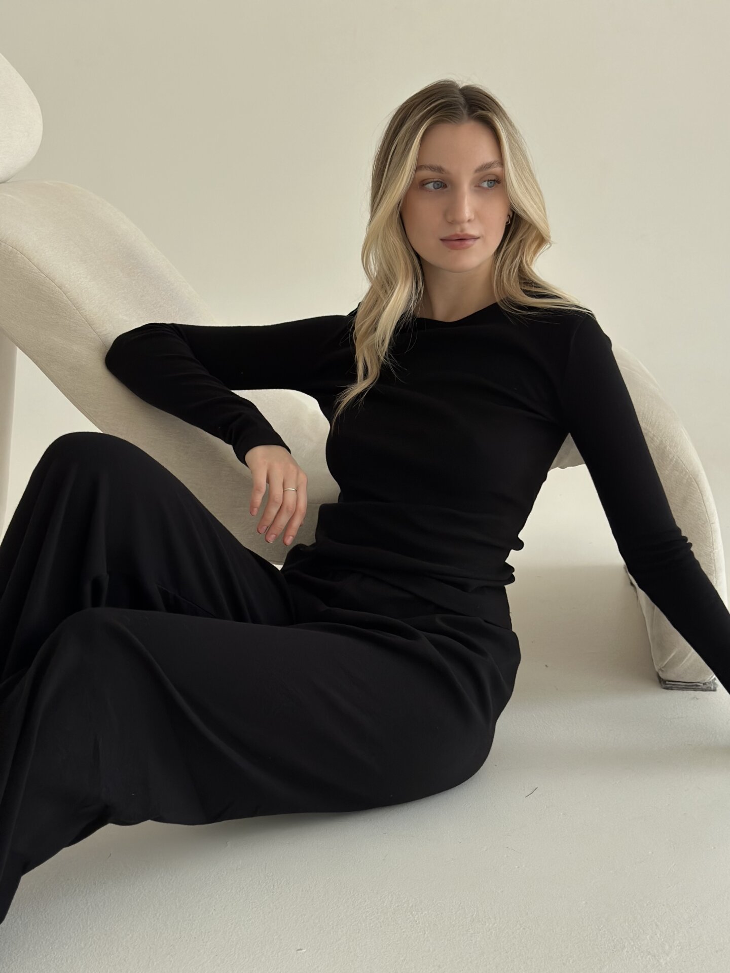 Рібана у крапку костюм трикотажний штани широкі та лонгслів чорний