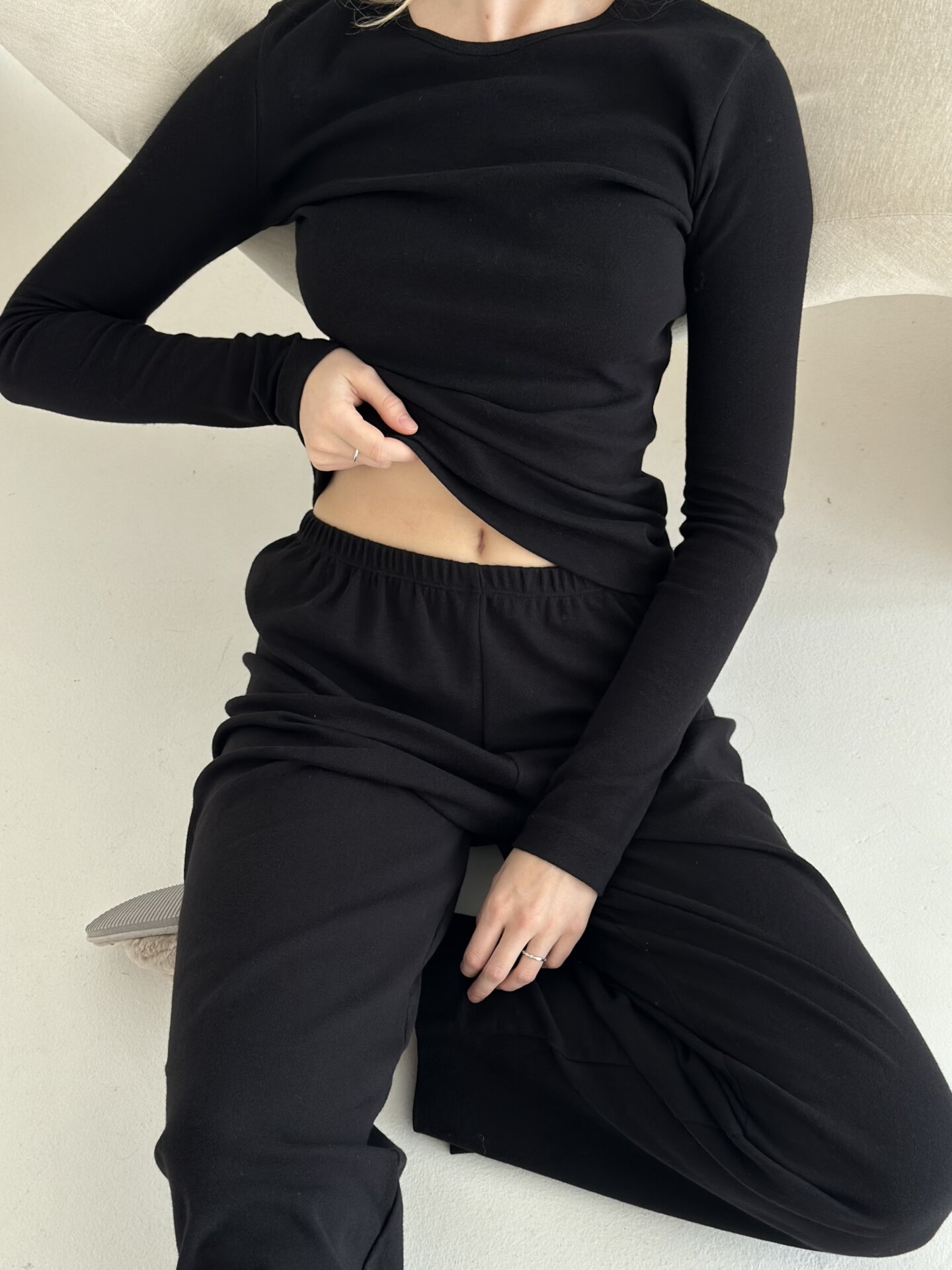 Рібана у крапку костюм трикотажний штани широкі та лонгслів чорний