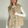 Фланель стьобанна Жилетка "різнокольорова квітка" на темно-бежевому (onesize)
