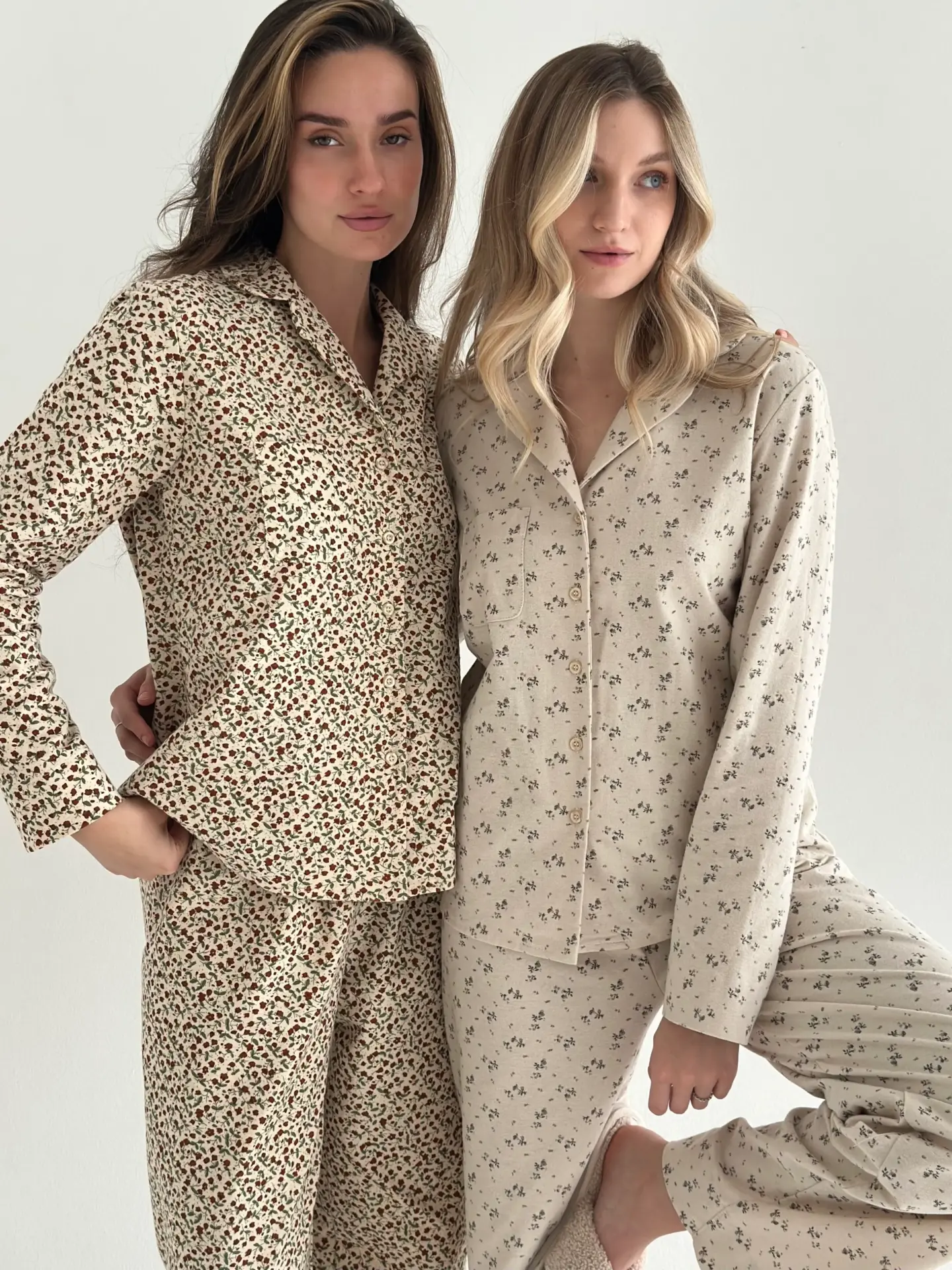 Фланель піжамний комплект "бордово-зелені квіти" на молочному