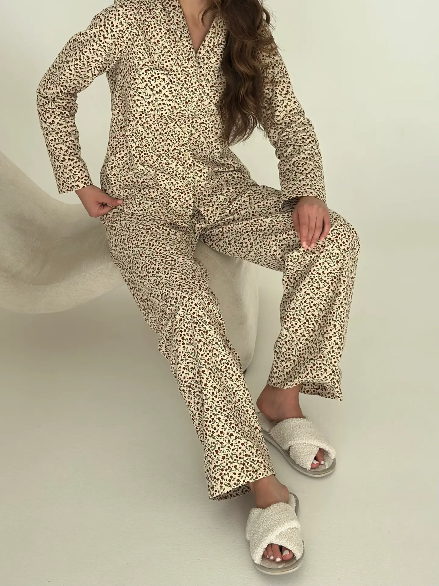 Фланель піжамний комплект "бордово-зелені квіти" на молочному