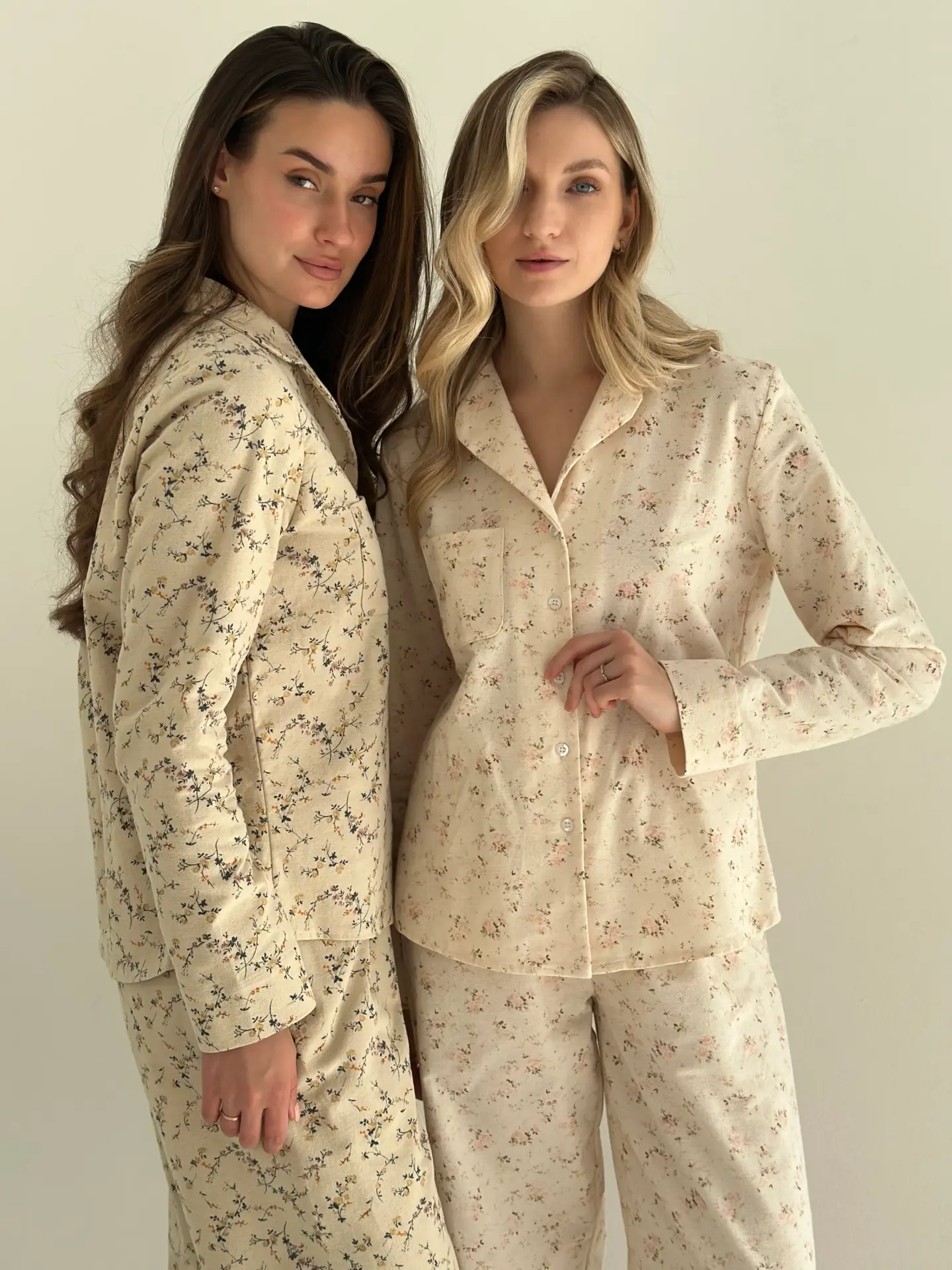 Фланель піжамний комплект "різнокольорова квітка" на темно-бежевому