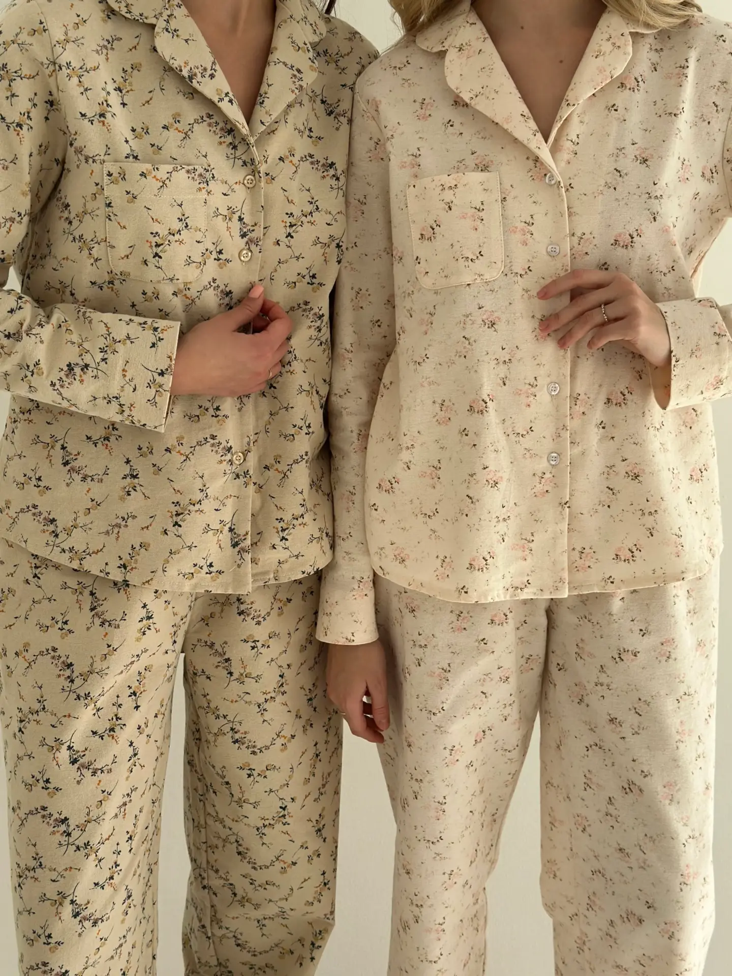 Фланель піжамний комплект "різнокольорова квітка" на темно-бежевому