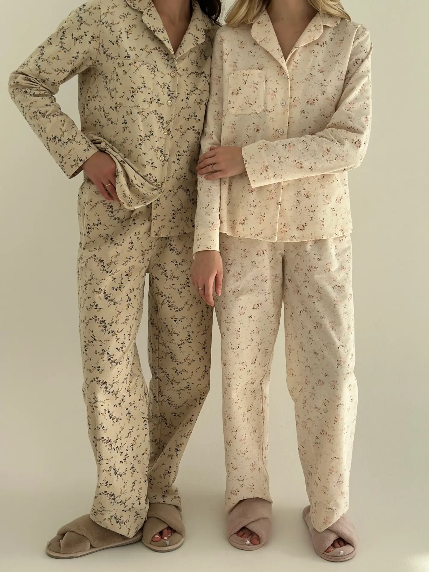Фланель піжамний комплект "різнокольорова квітка" на темно-бежевому