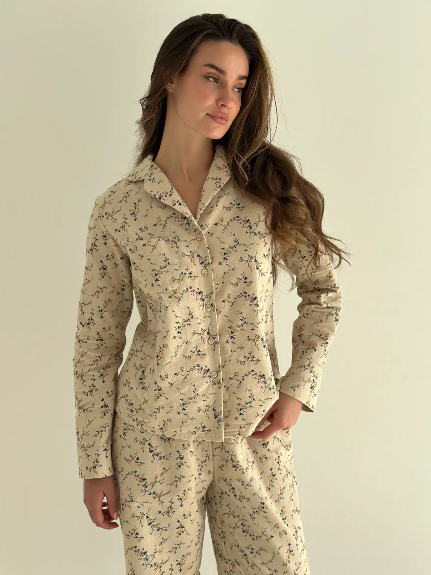 Фланель піжамний комплект “різнокольорова квітка” на темно-бежевому