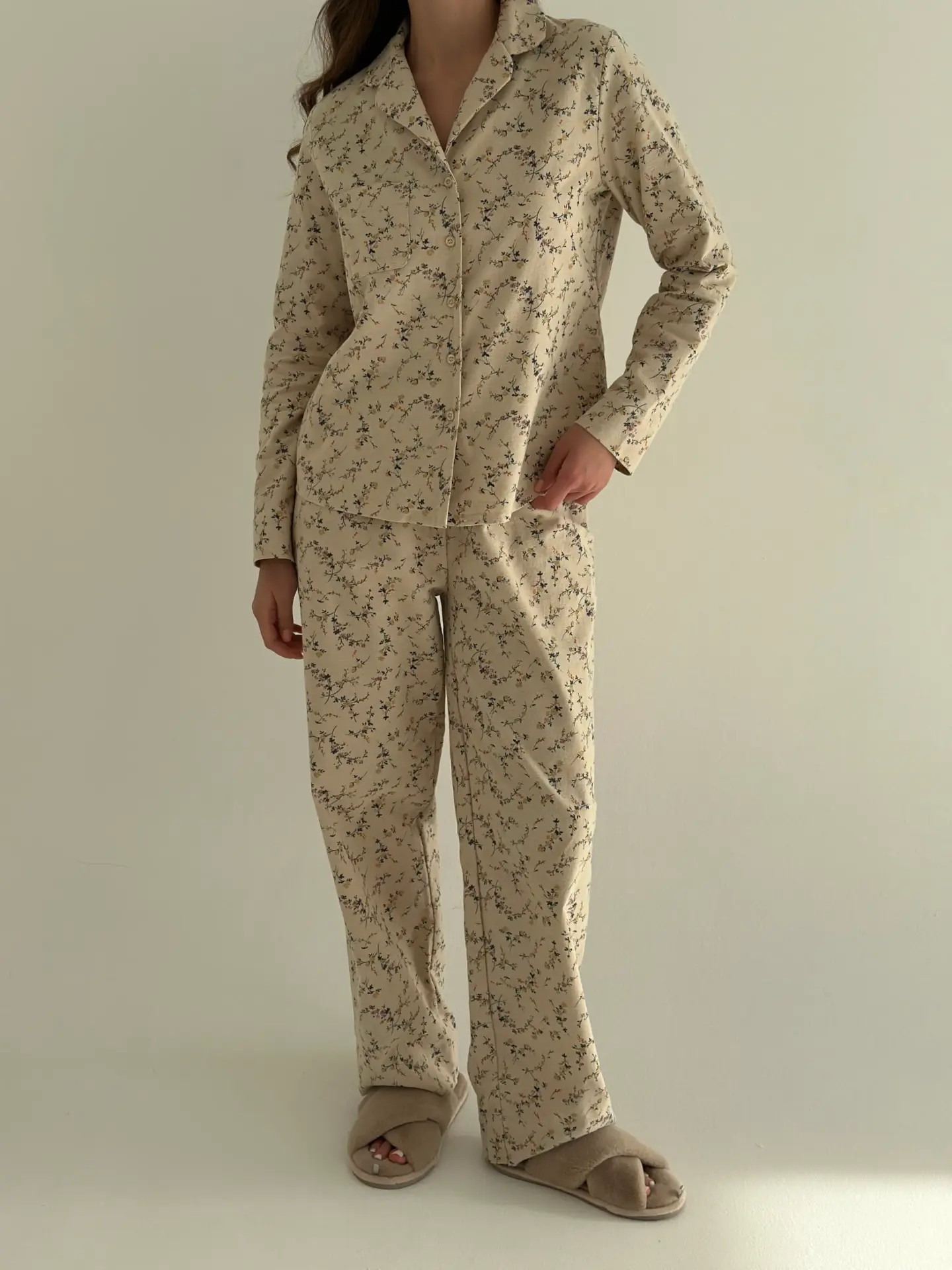 Фланель піжамний комплект "різнокольорова квітка" на темно-бежевому
