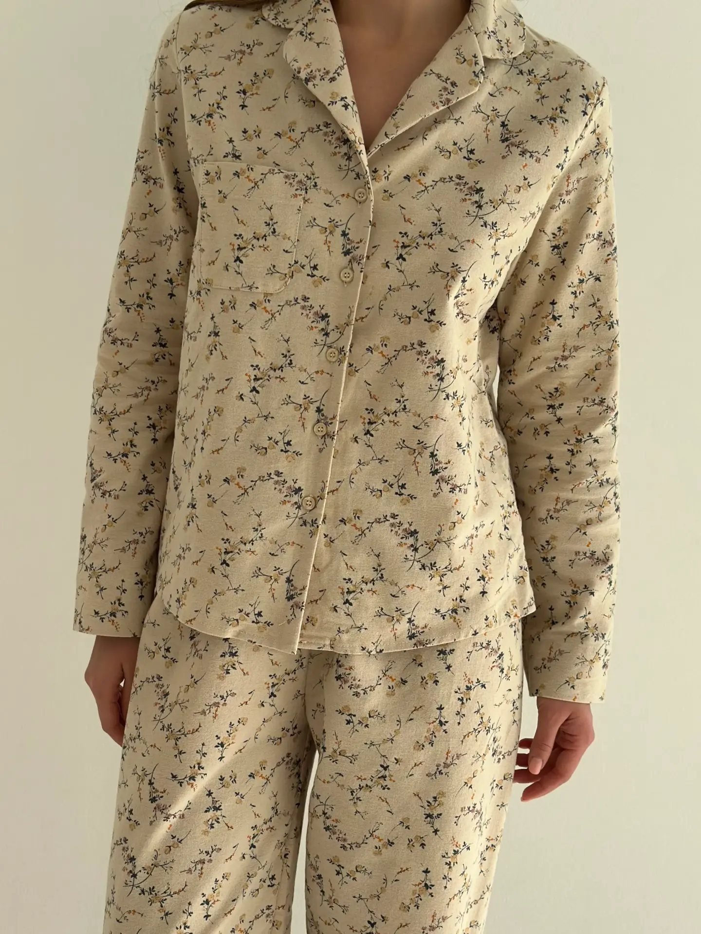 Фланель піжамний комплект "різнокольорова квітка" на темно-бежевому