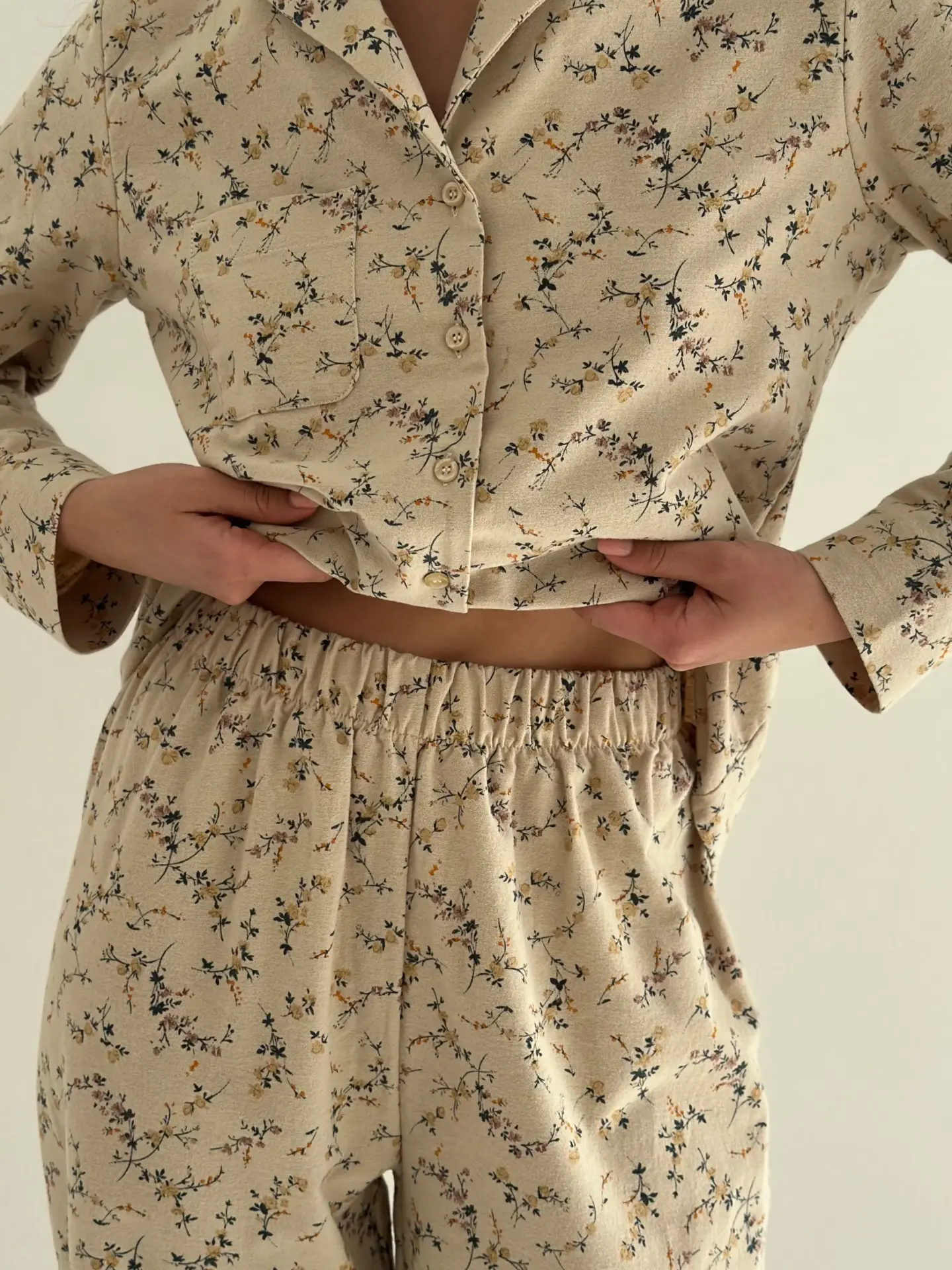 Фланель піжамний комплект "різнокольорова квітка" на темно-бежевому