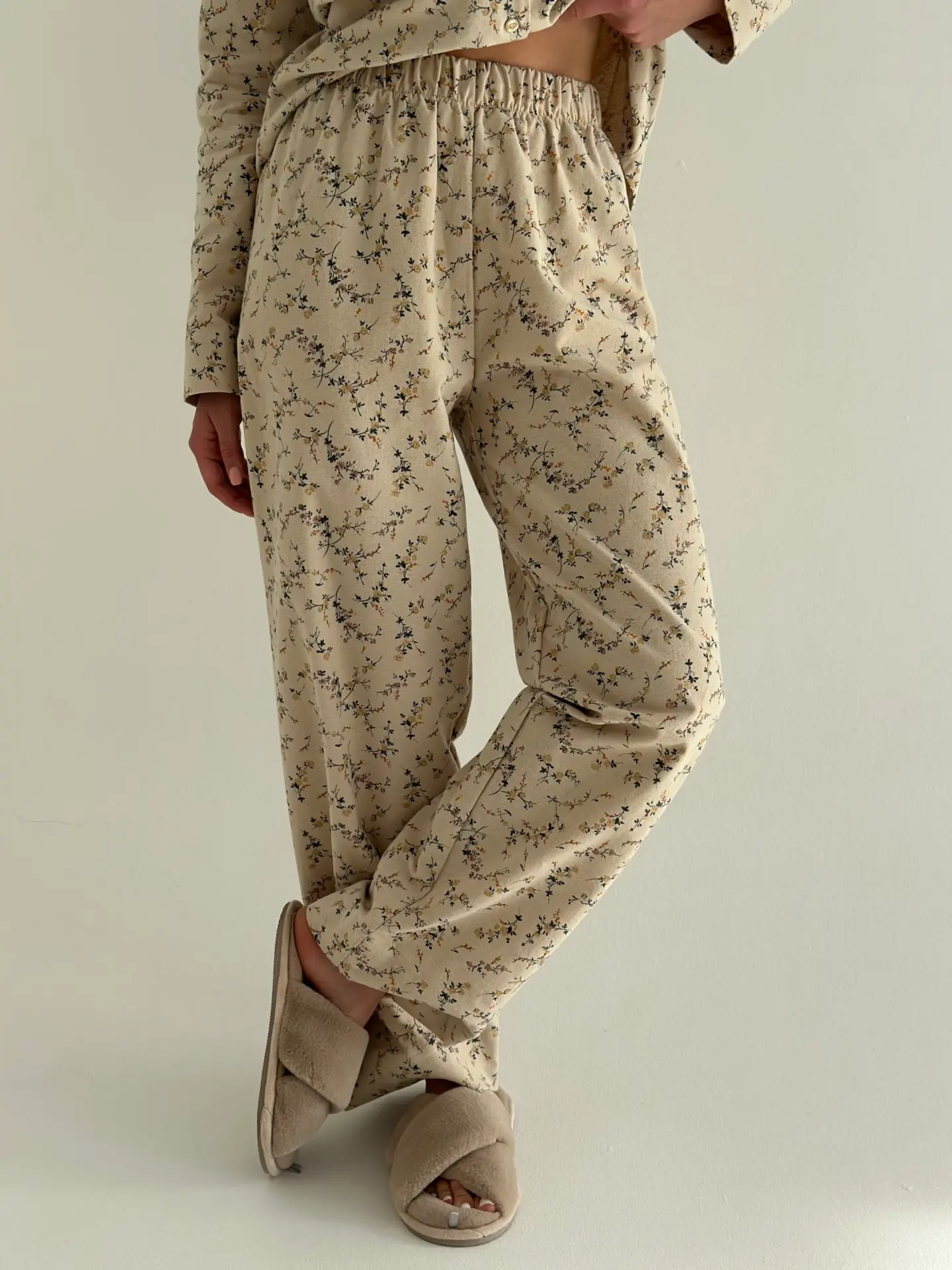 Фланель піжамний комплект "різнокольорова квітка" на темно-бежевому