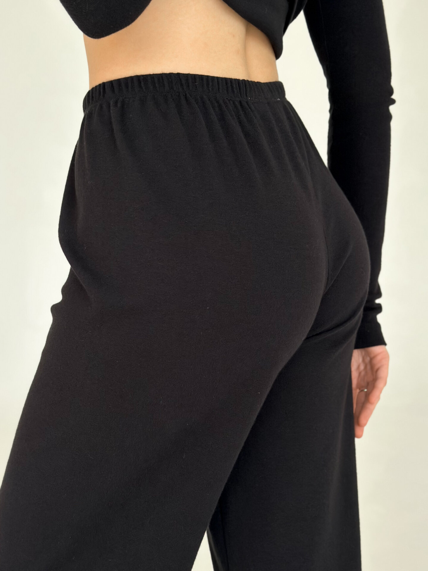 Рібана у крапку костюм трикотажний штани широкі та лонгслів чорний