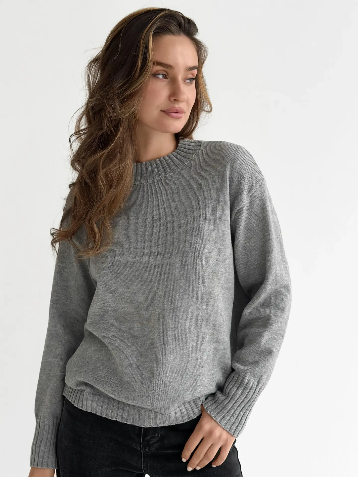 Светр в’язаний сірий