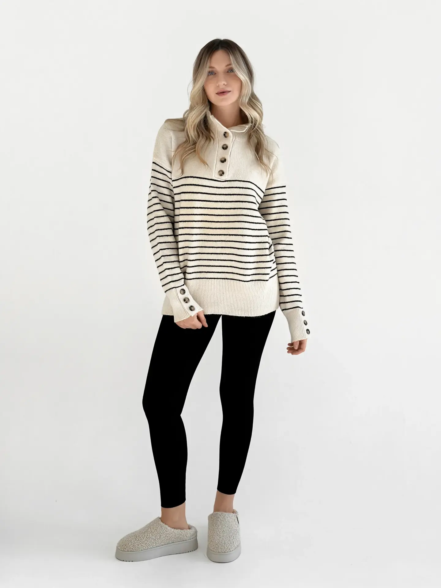 Светр вовняний з коміром у смужку