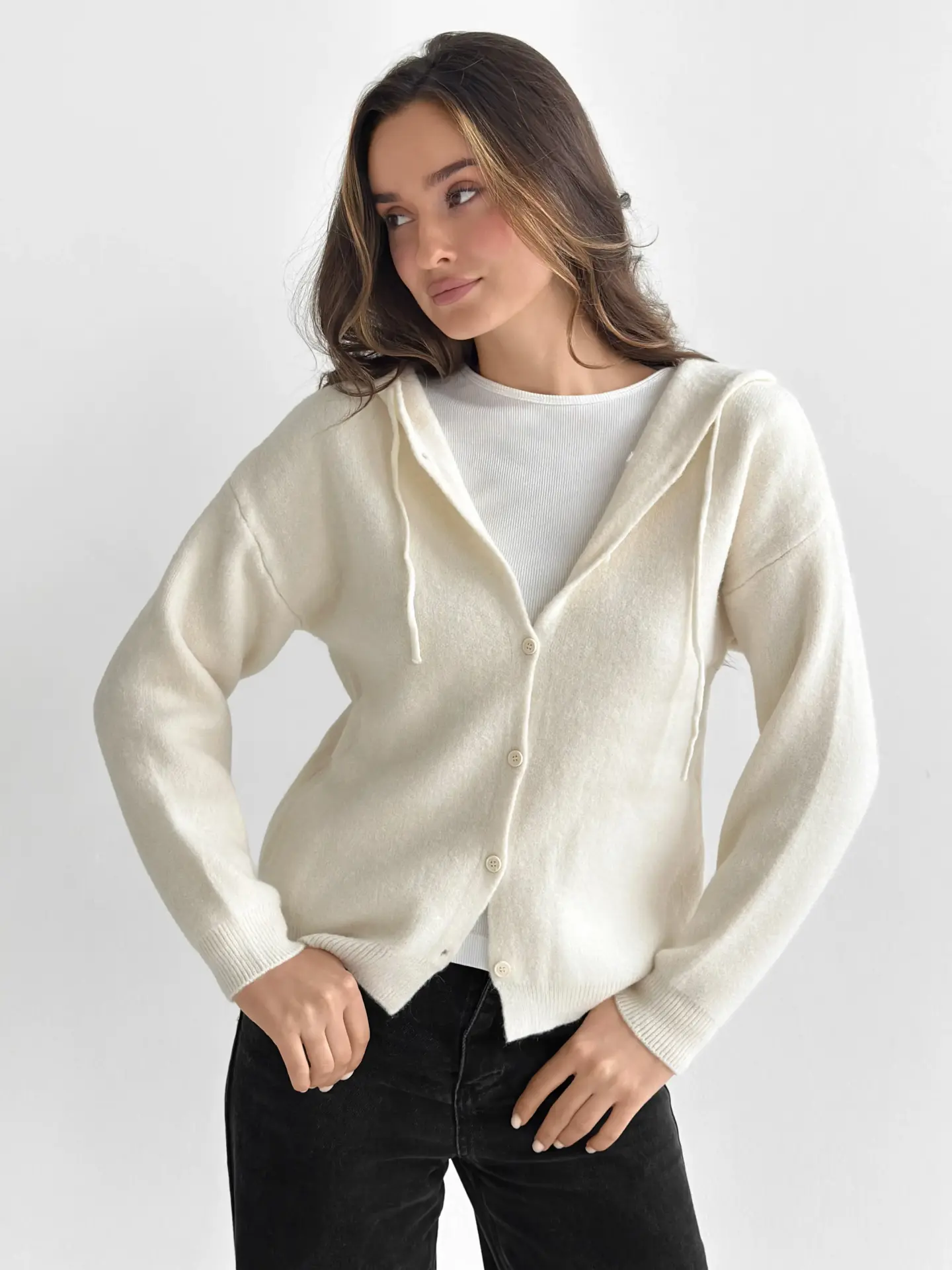 Кардиган вовняний з капюшоном на ґудзиках молочний