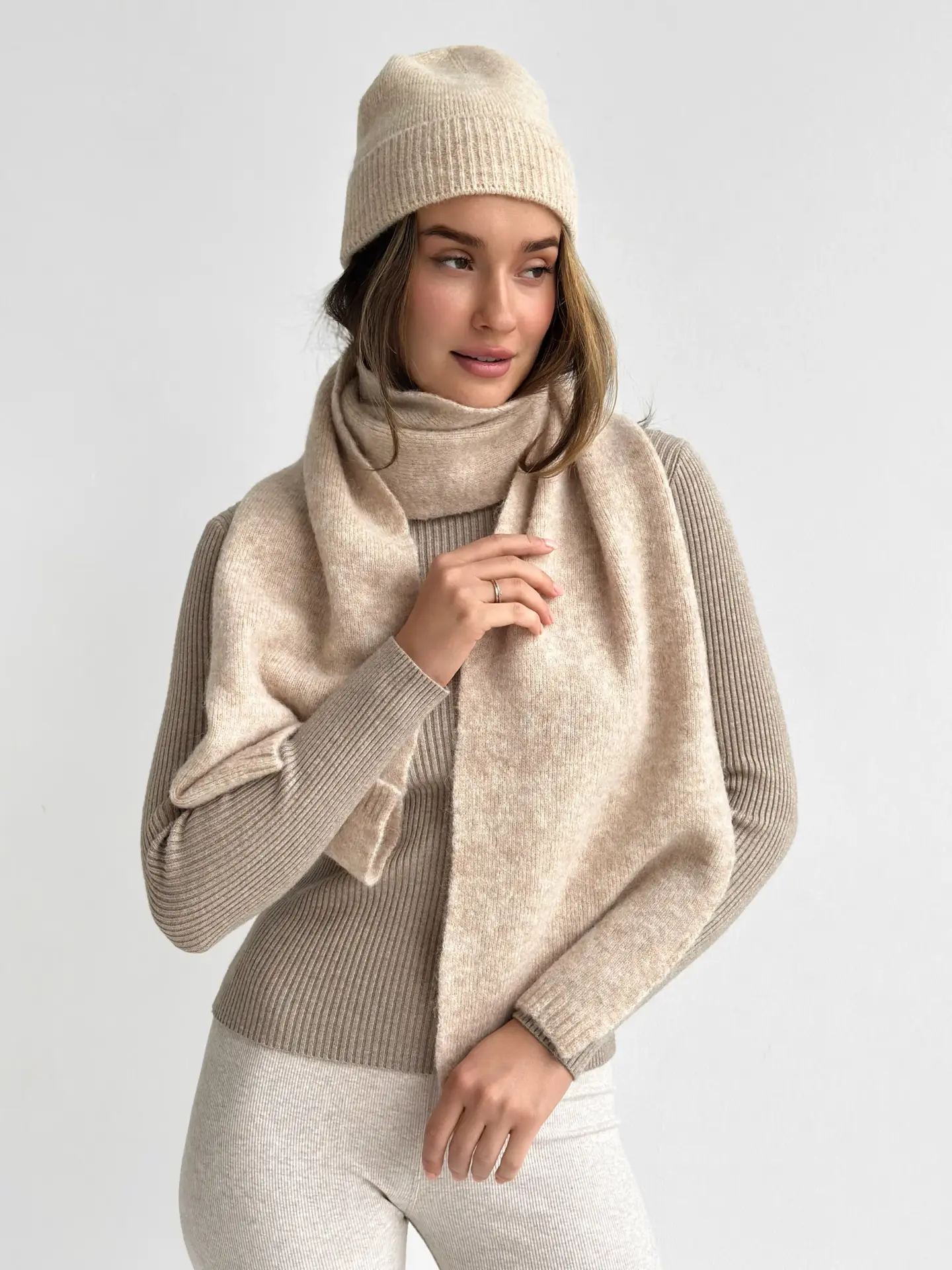 Шарф жіночий світло бежевий Альпака