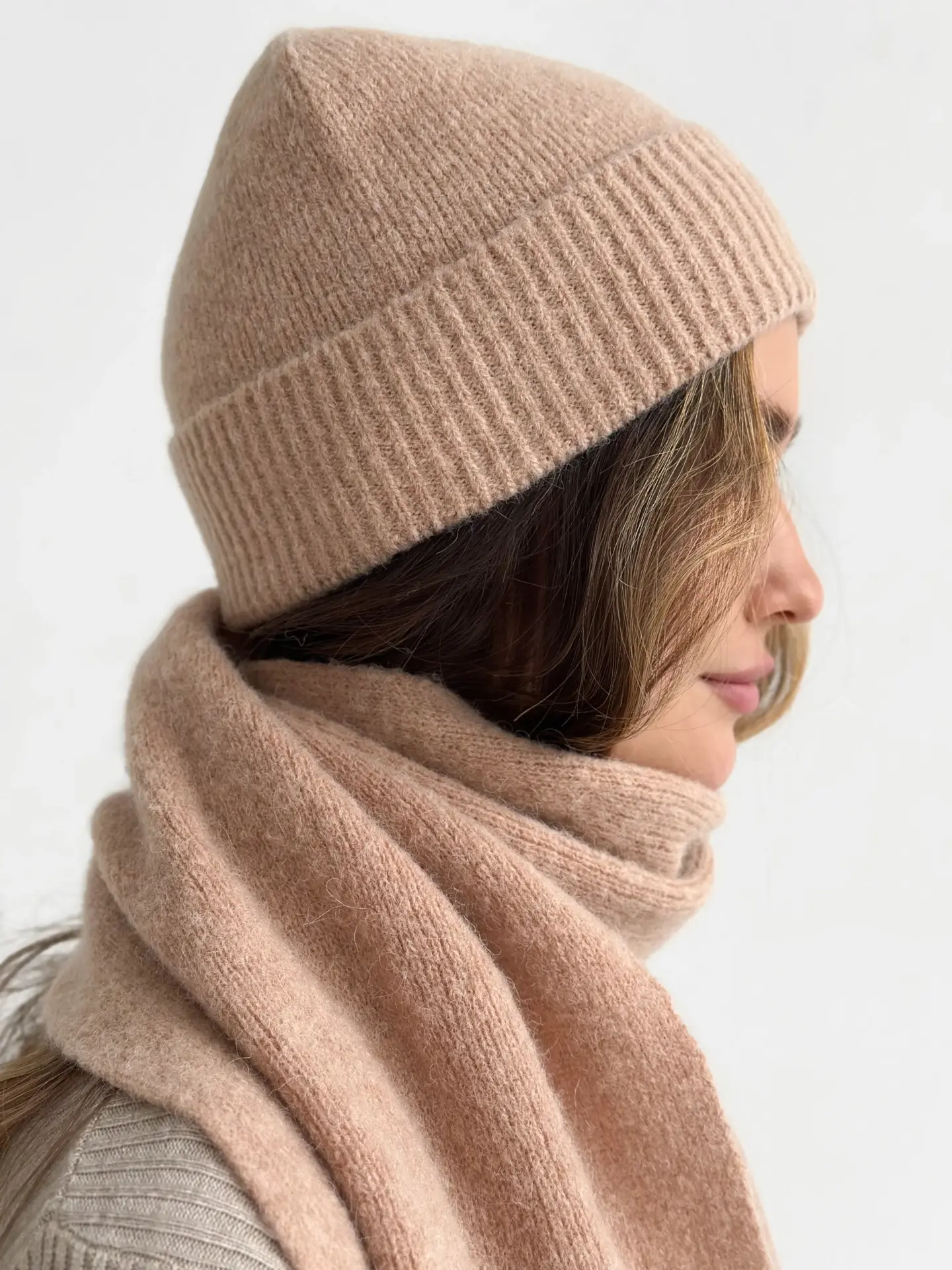 Шапка жіноча персикова  Альпака