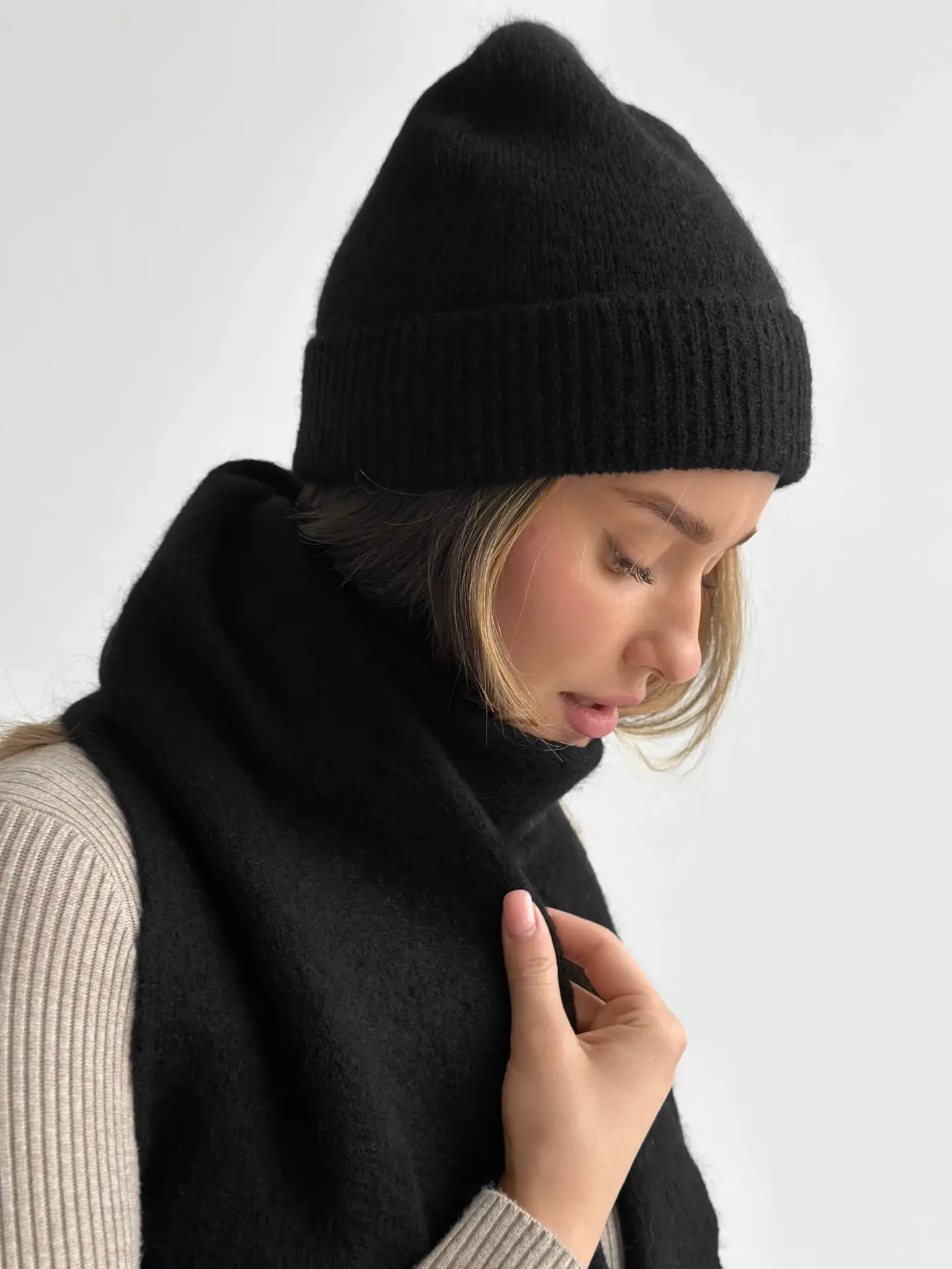 Шапка жіноча чорна Альпака