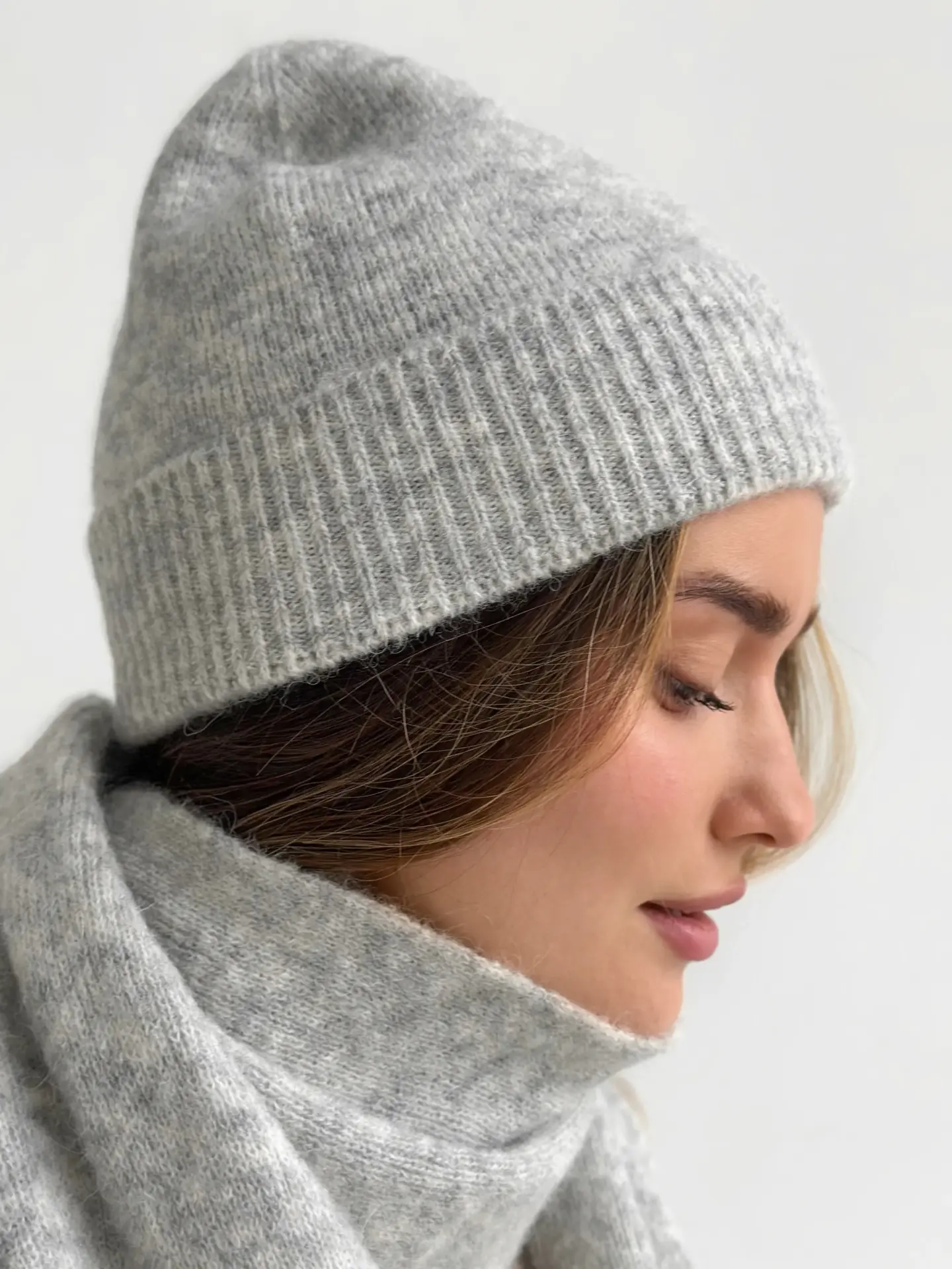 Шапка жіноча сіра  Альпака