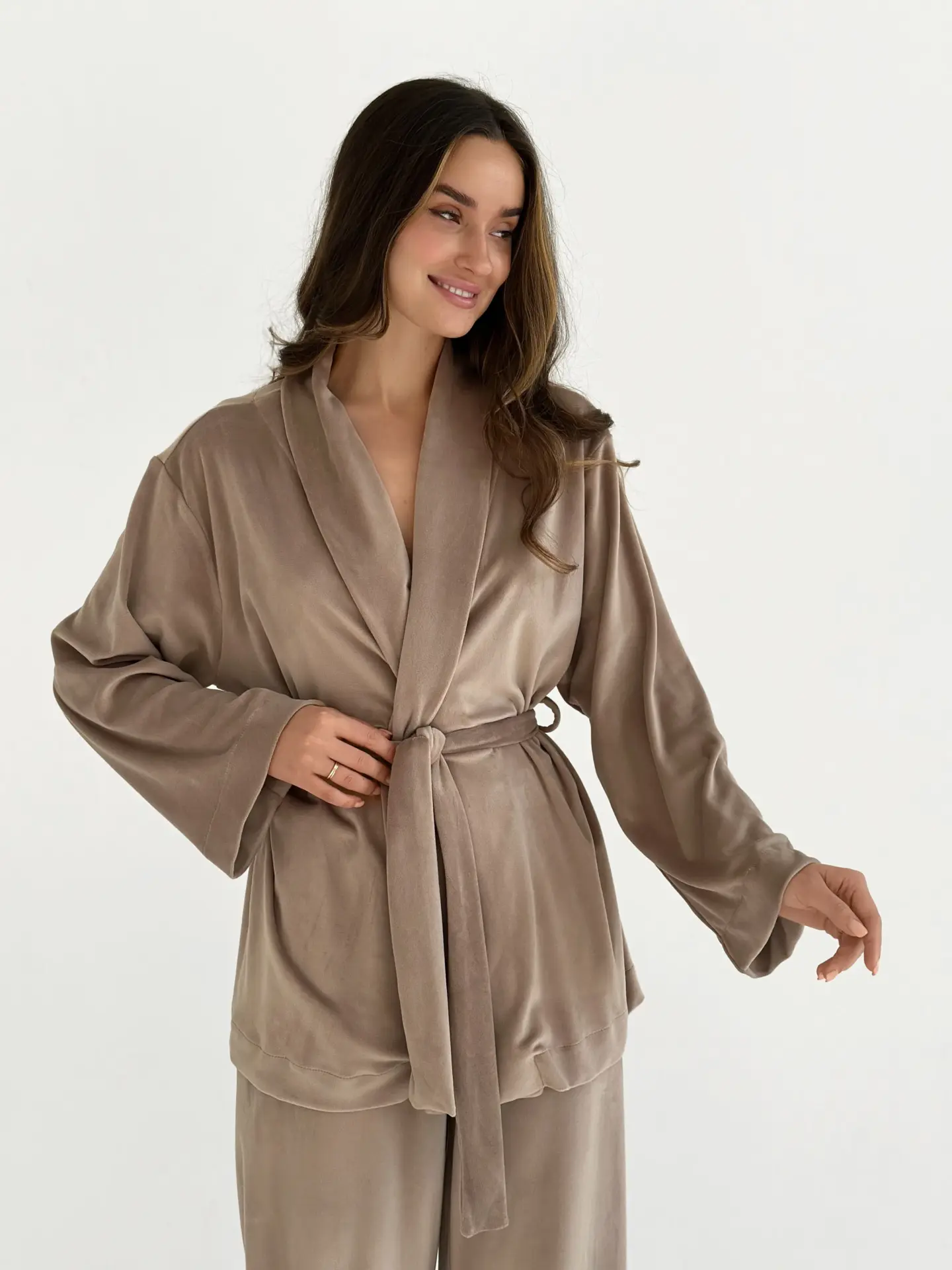 Костюм плюш штани та кофта на запах комір шаль бежевий