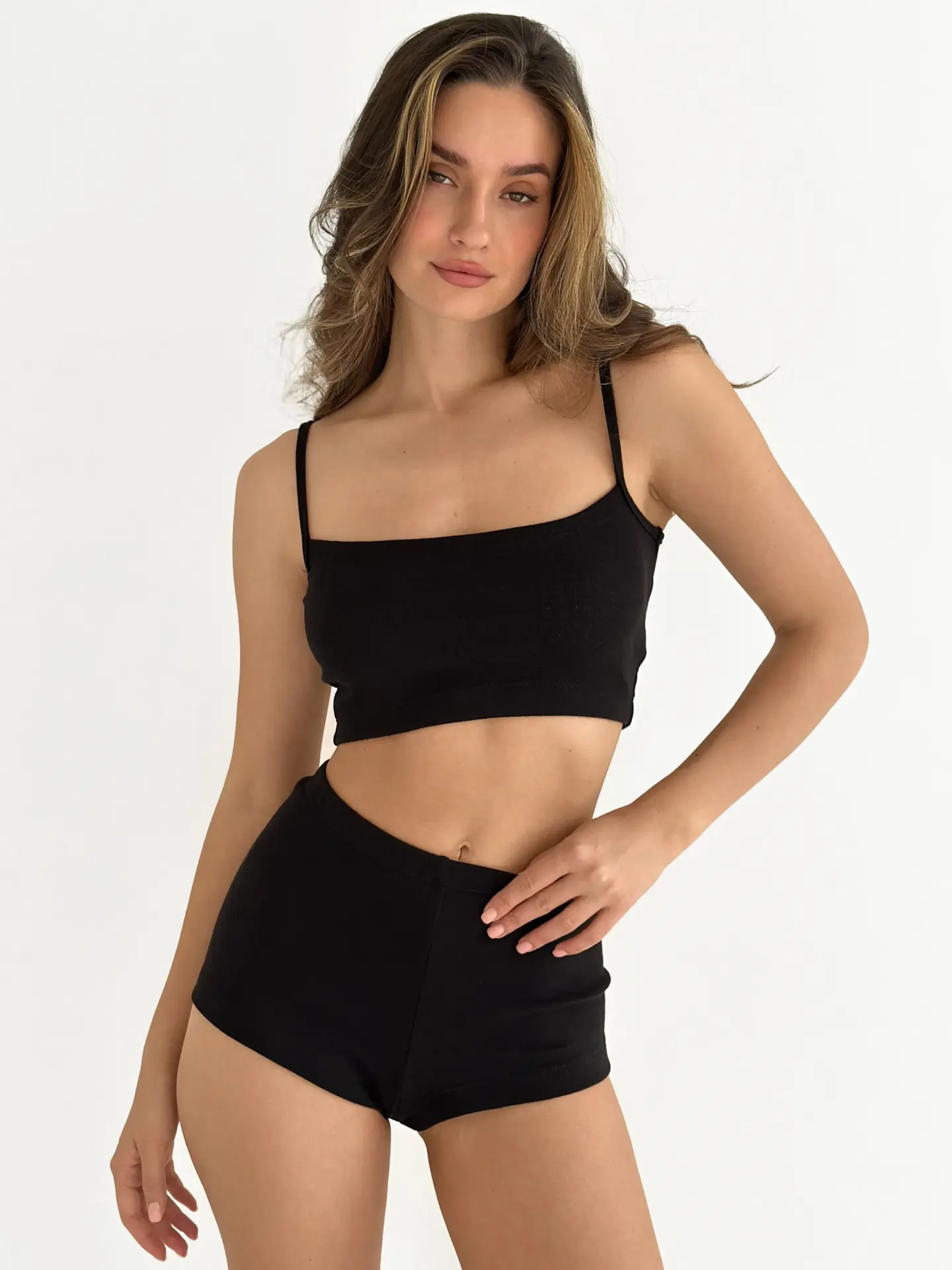 Рібана у крапку комплект Топ на бретелях та шорти Міні чорний