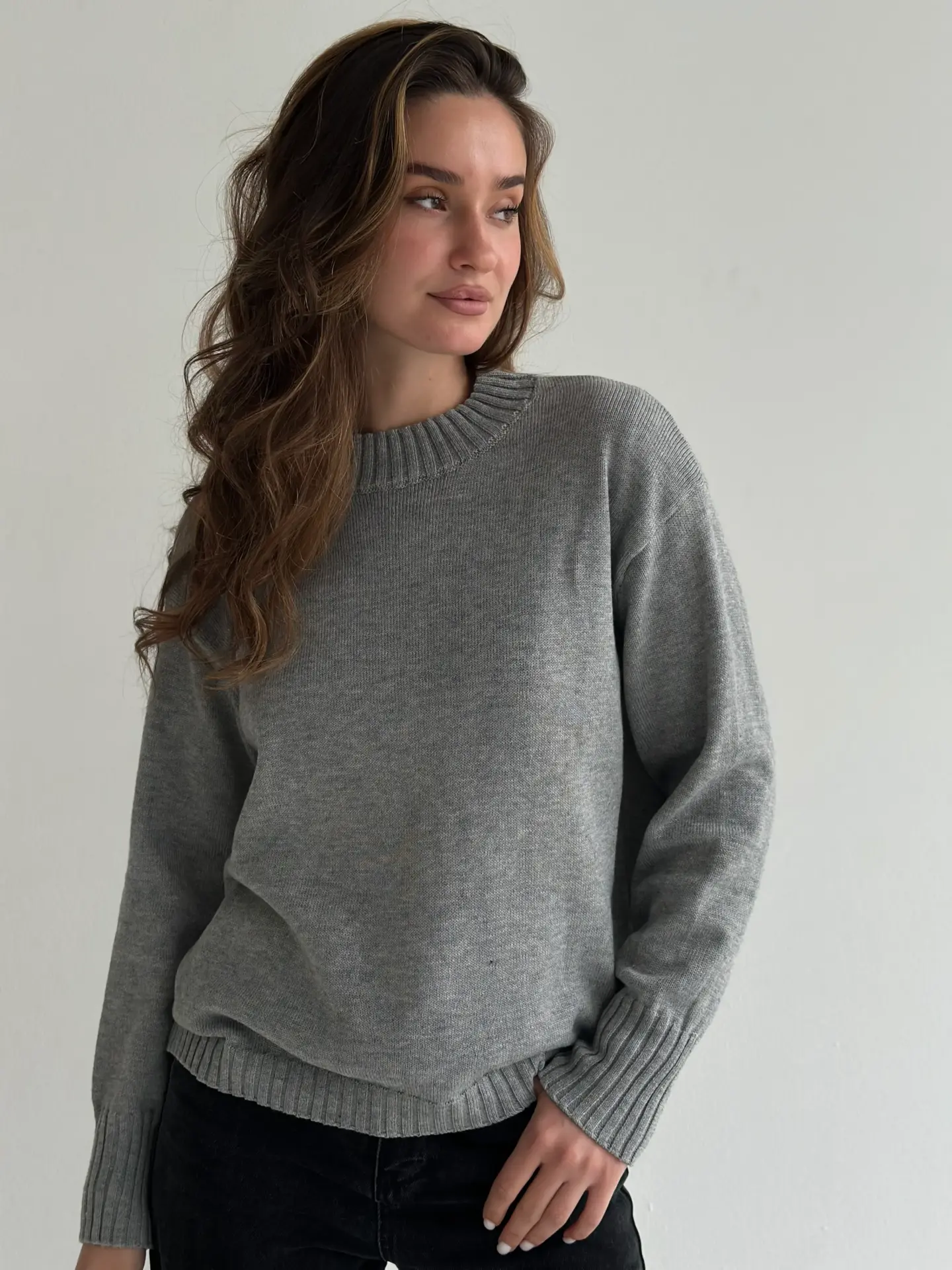 Светр в’язаний сірий